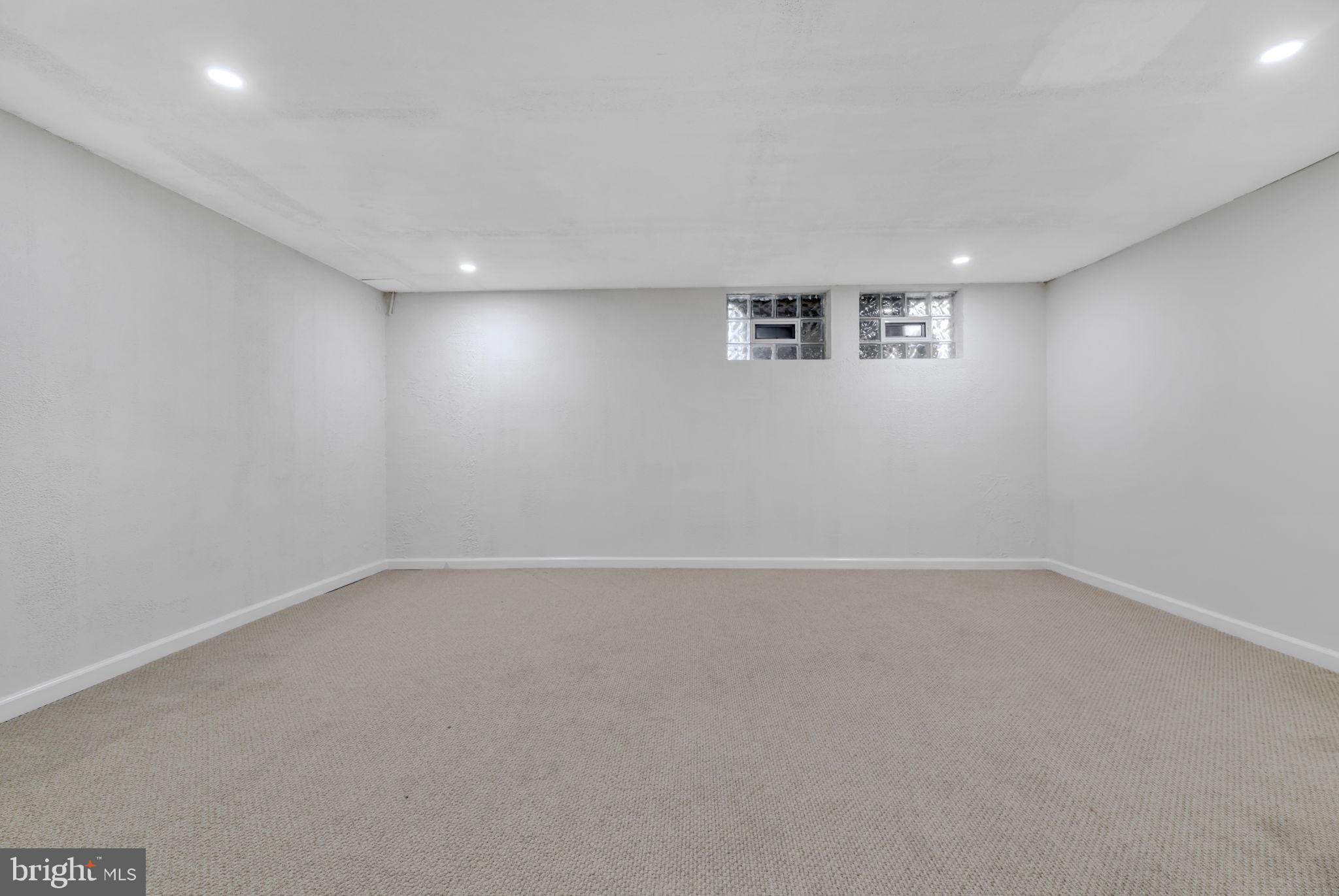 KINGS COURT - Residential Lease