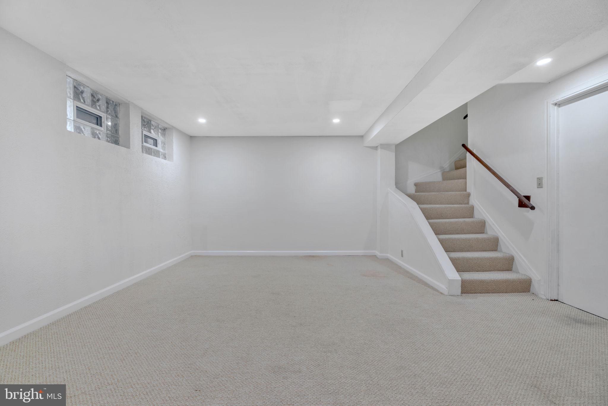 KINGS COURT - Residential Lease