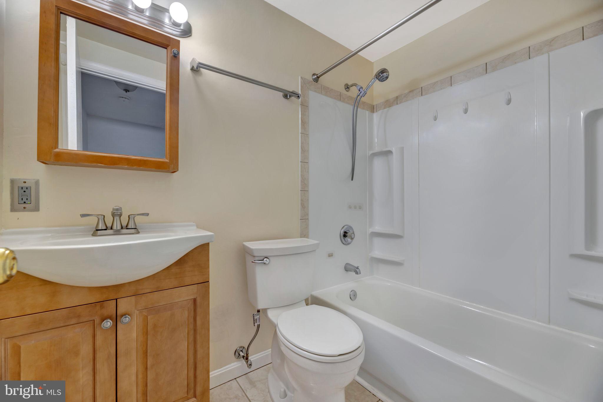 KINGS COURT - Residential Lease