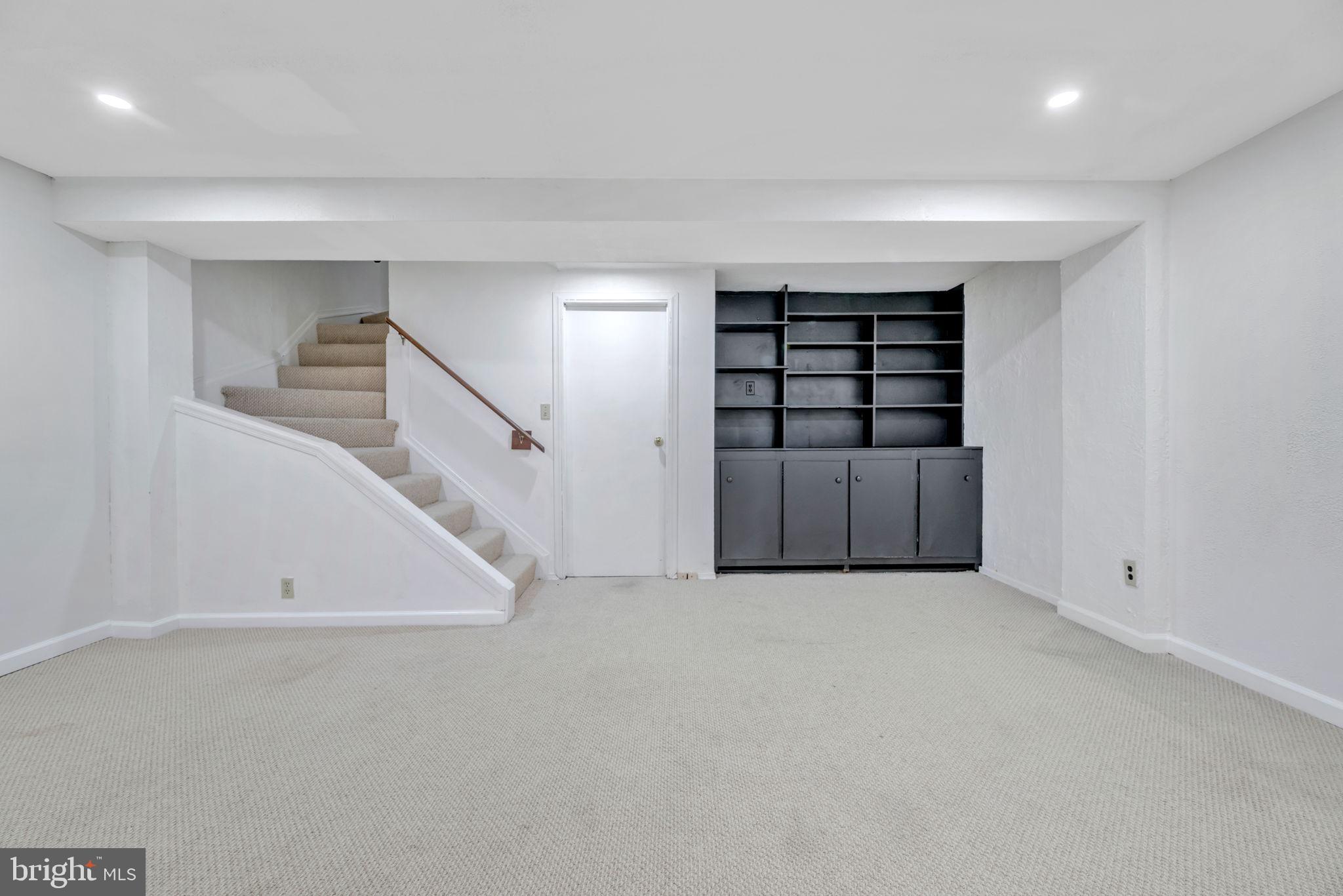 KINGS COURT - Residential Lease