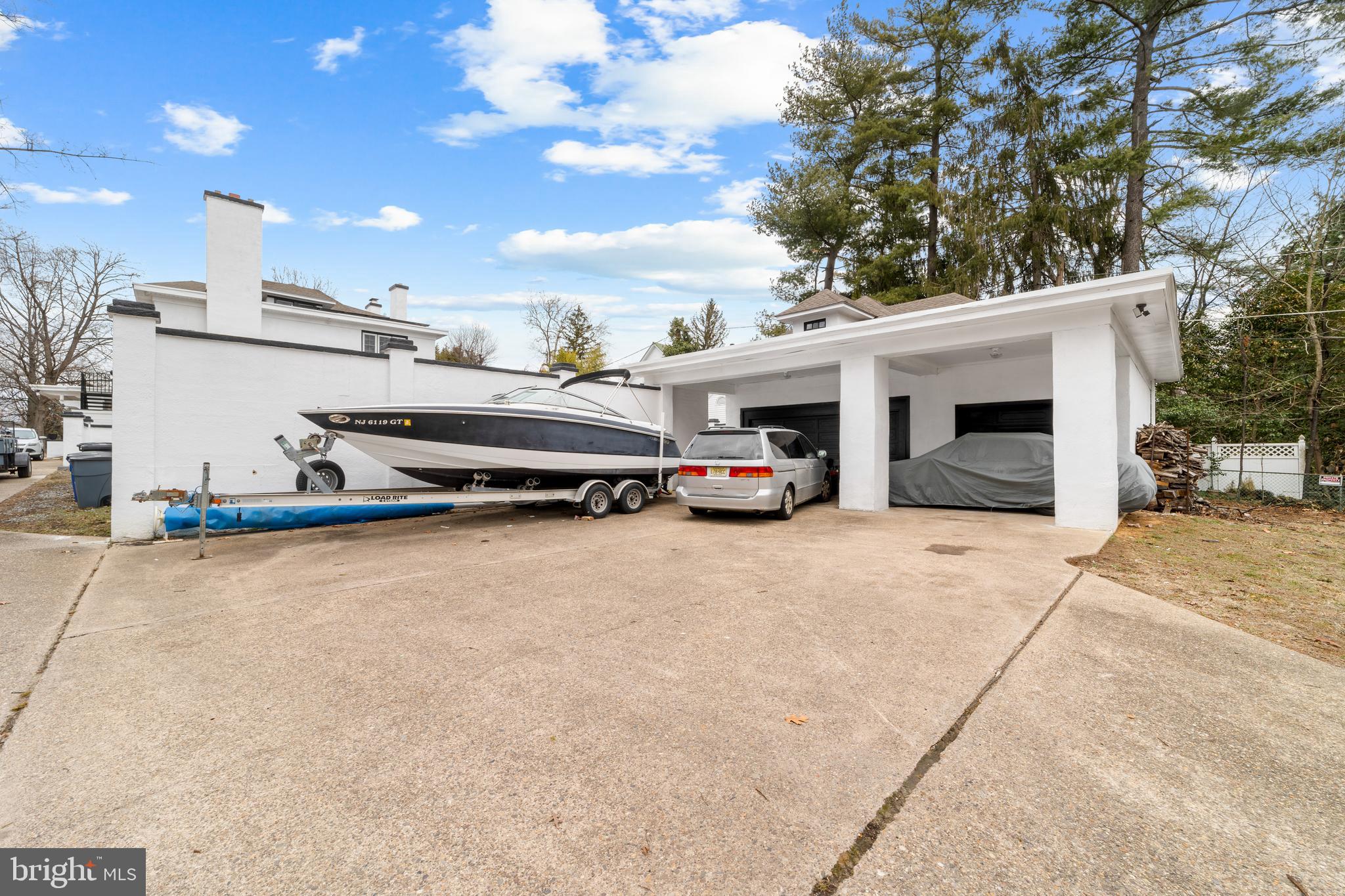 320 W MAPLE AVENUE
