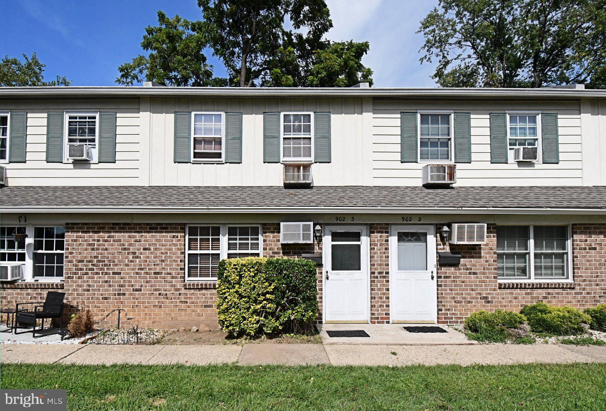 902 N YORK 3