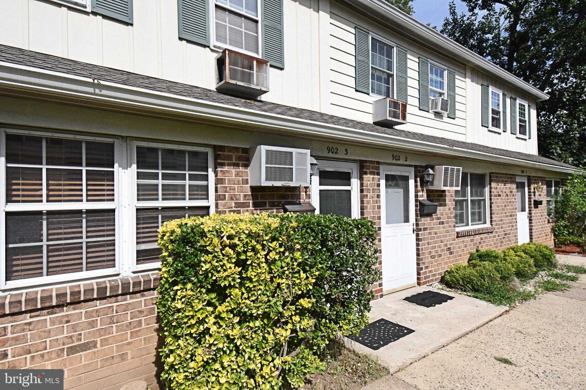 902 N YORK 3