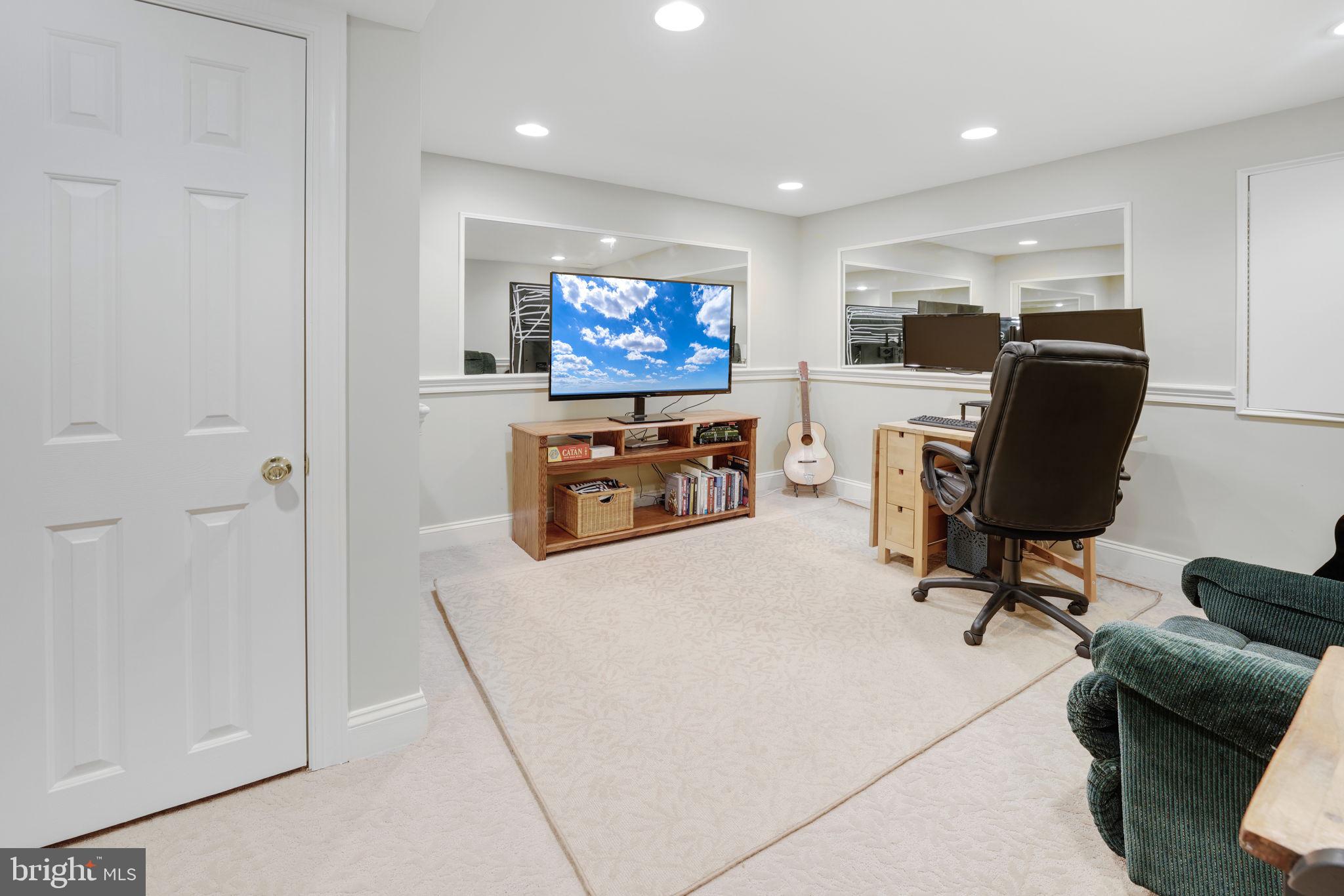 RESTON - Residential