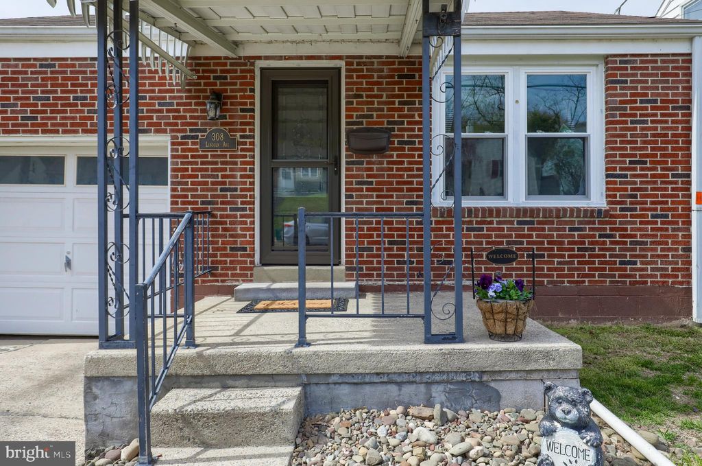 Photo of 308 LINCOLN AVE, EPHRATA, PA 17522 (MLS # PALA2033228)