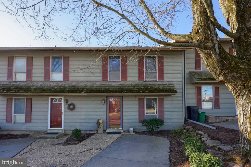 Photo of 541 Cloverbrook Drive, EPHRATA, PA 17522 (MLS # PALA2064980)