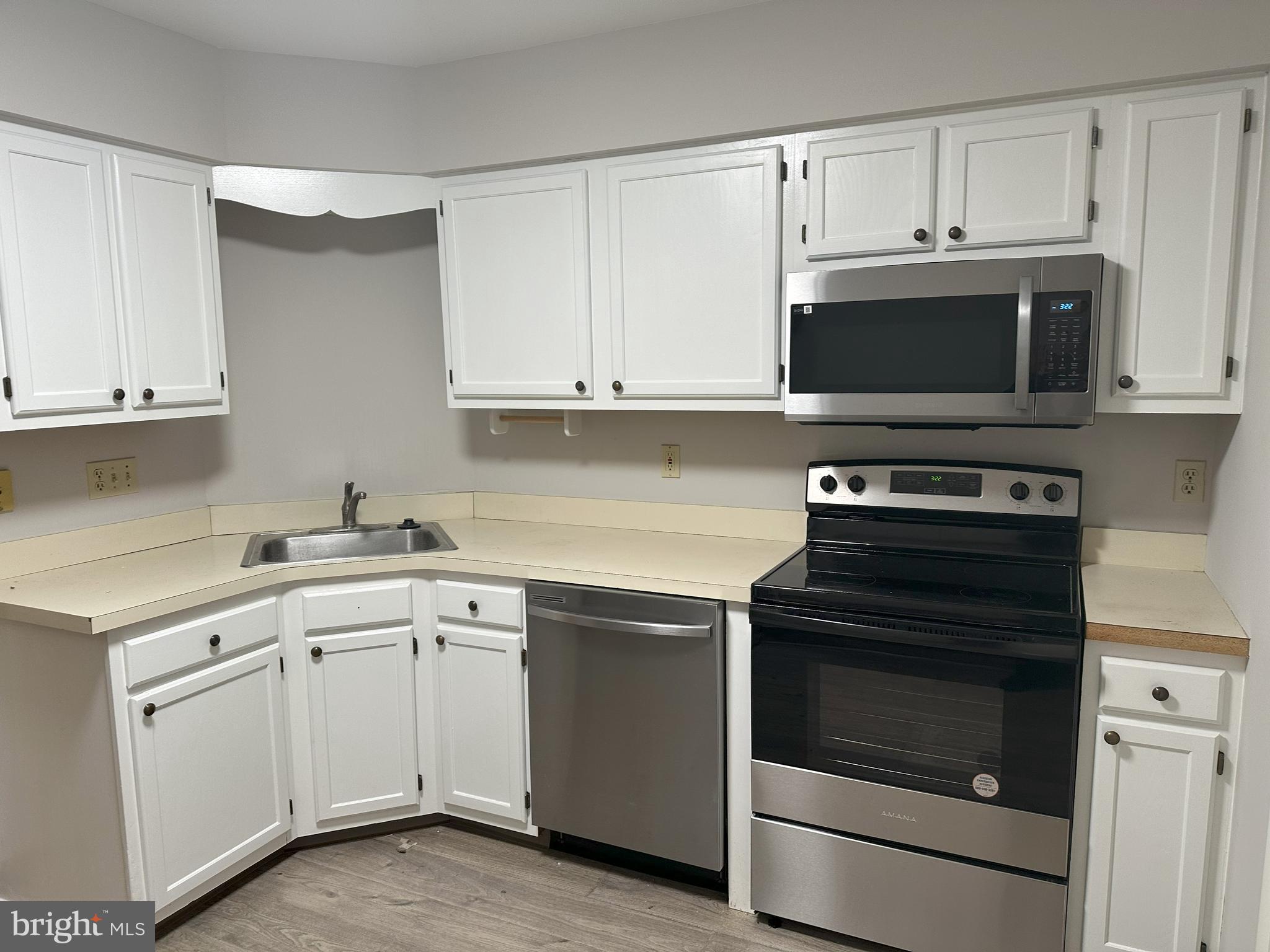 GRANDVIEW CHASE - Residential Lease