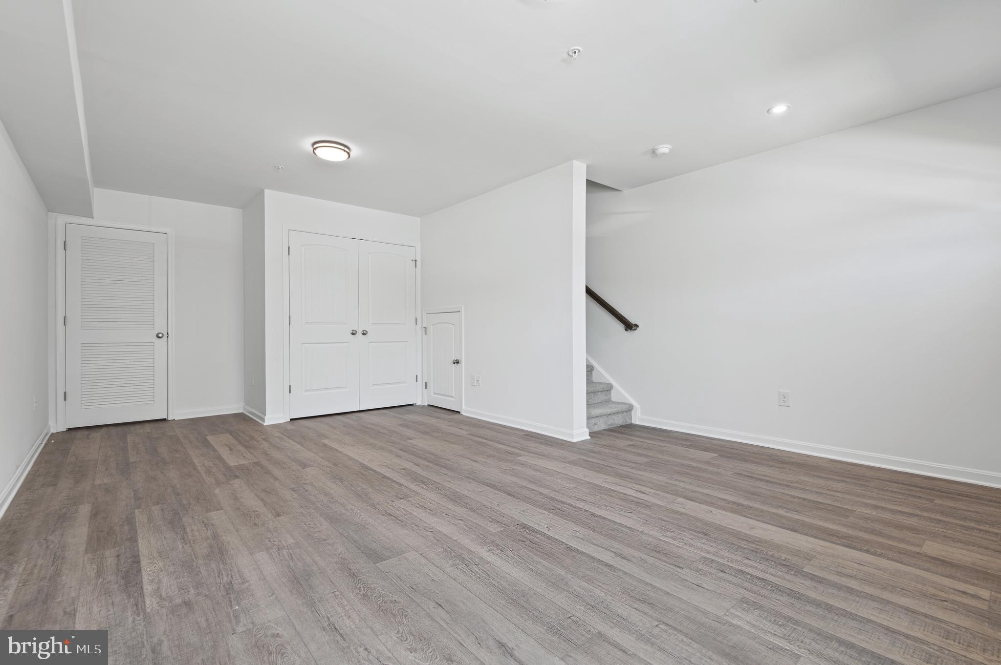 HOLLY OAKS - Residential