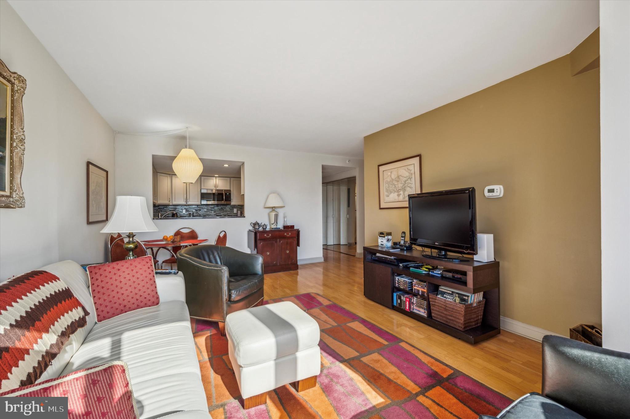 LOGAN SQUARE - Residential