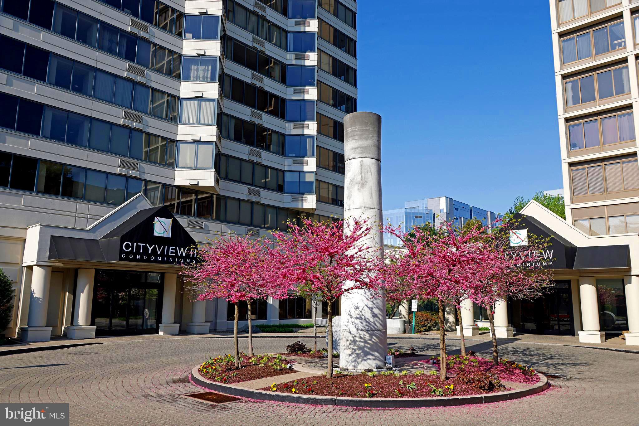 LOGAN SQUARE - Residential