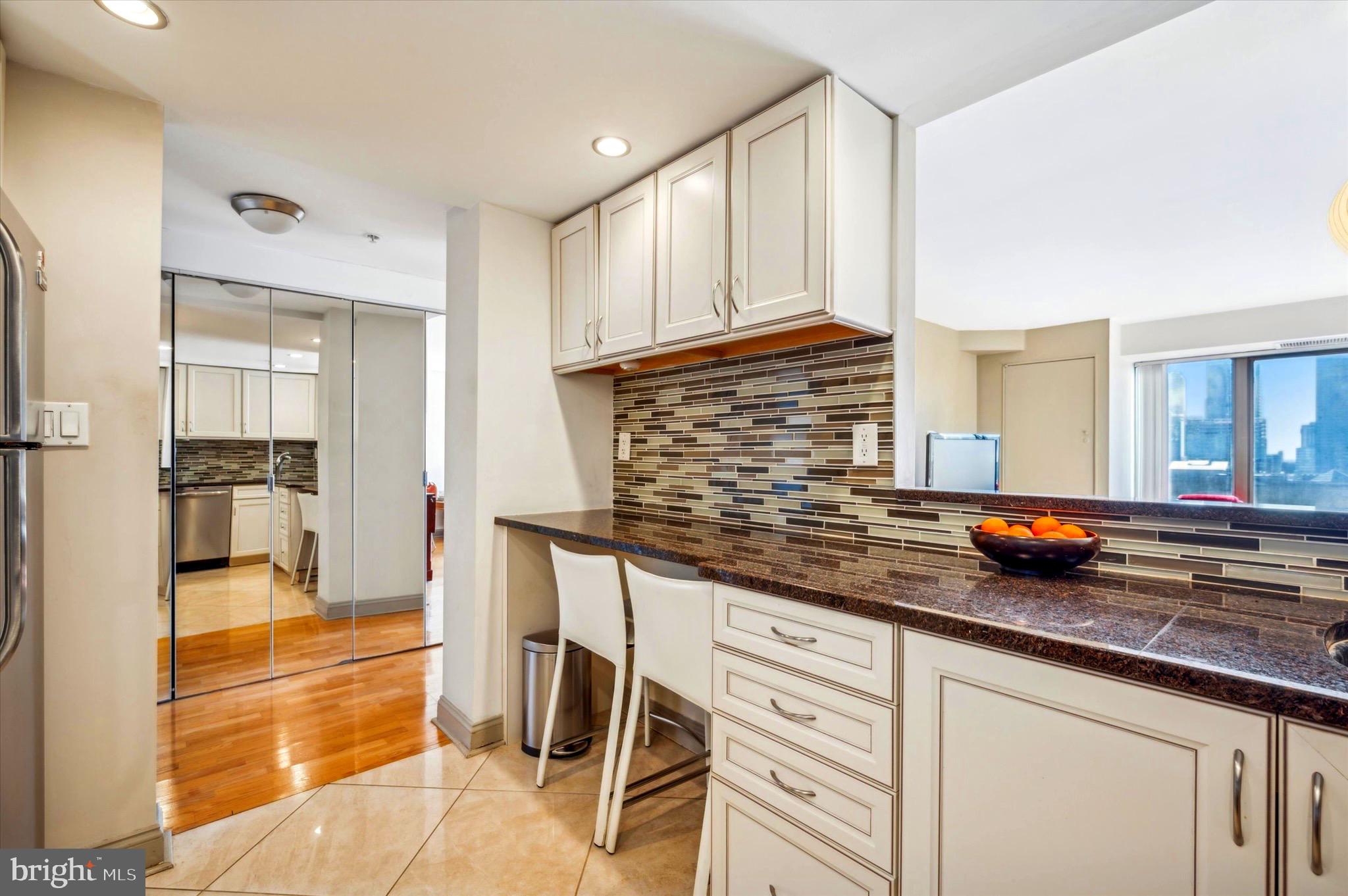 LOGAN SQUARE - Residential