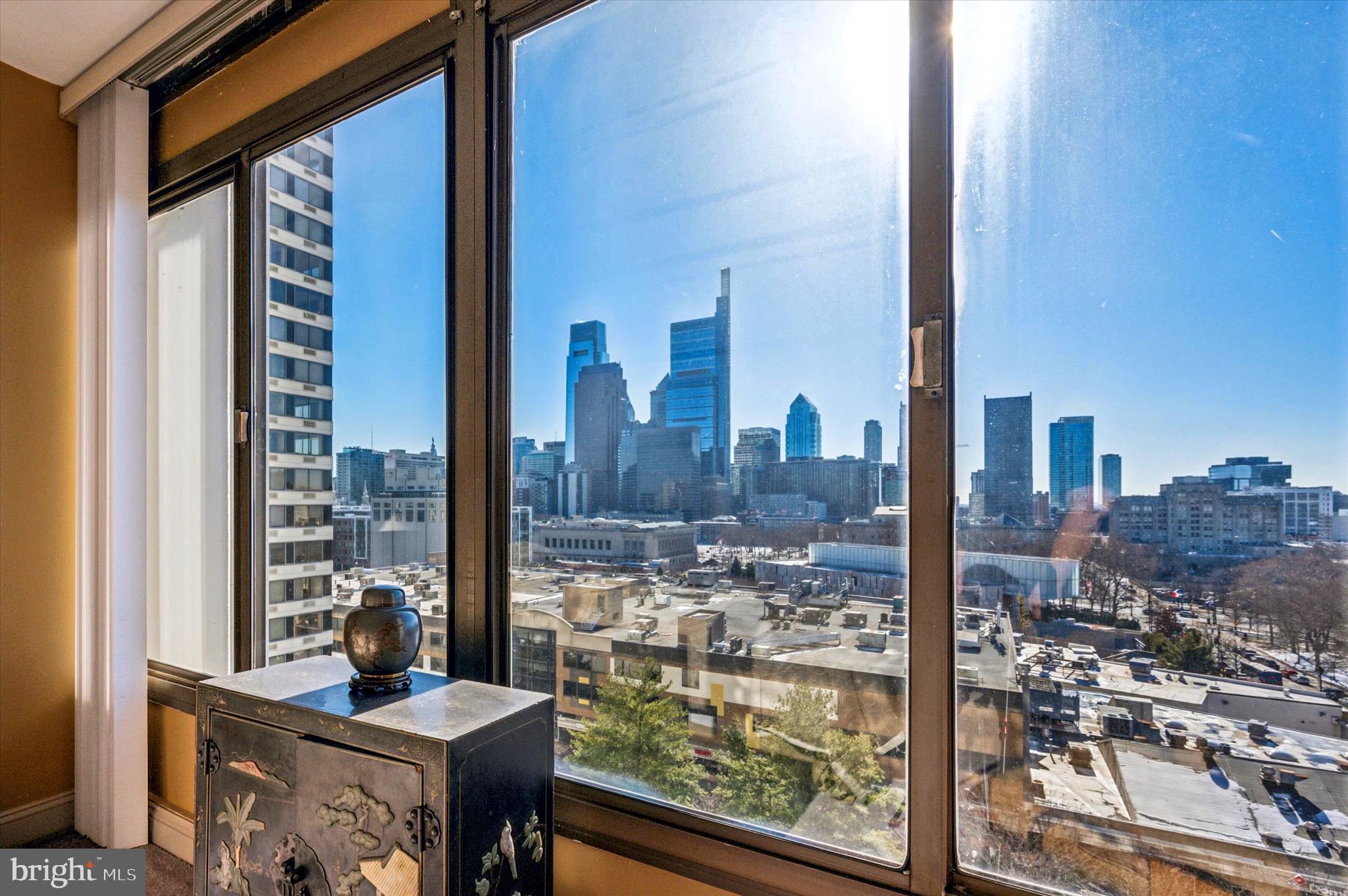 LOGAN SQUARE - Residential