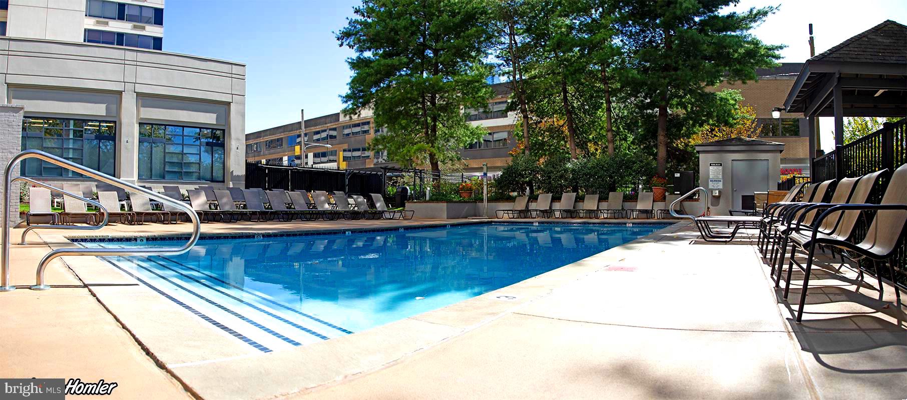 LOGAN SQUARE - Residential