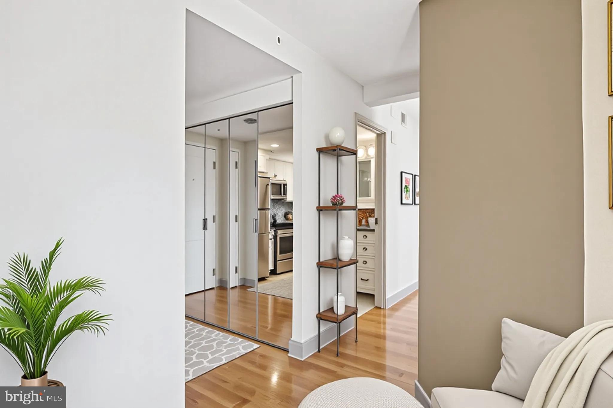 LOGAN SQUARE - Residential