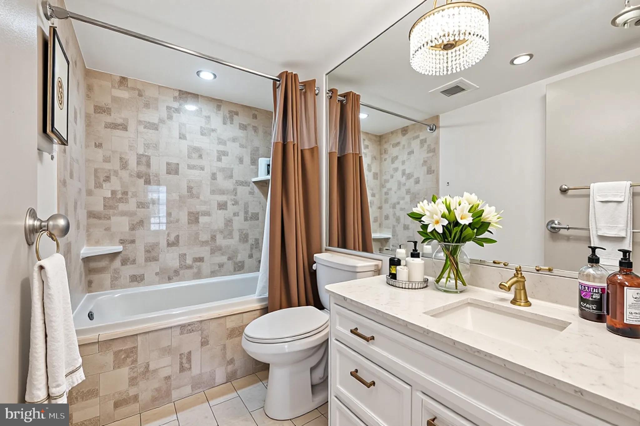 LOGAN SQUARE - Residential