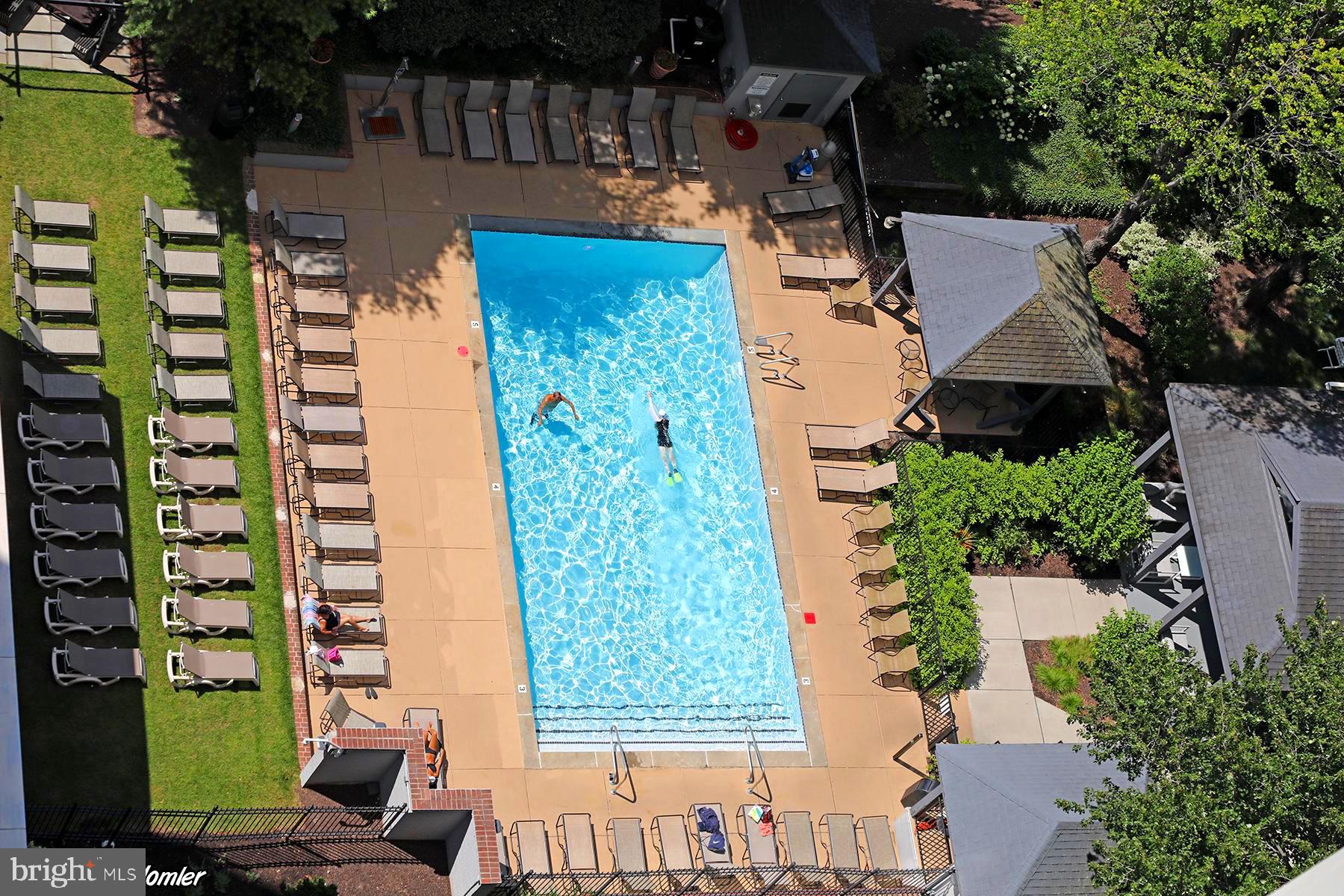 LOGAN SQUARE - Residential