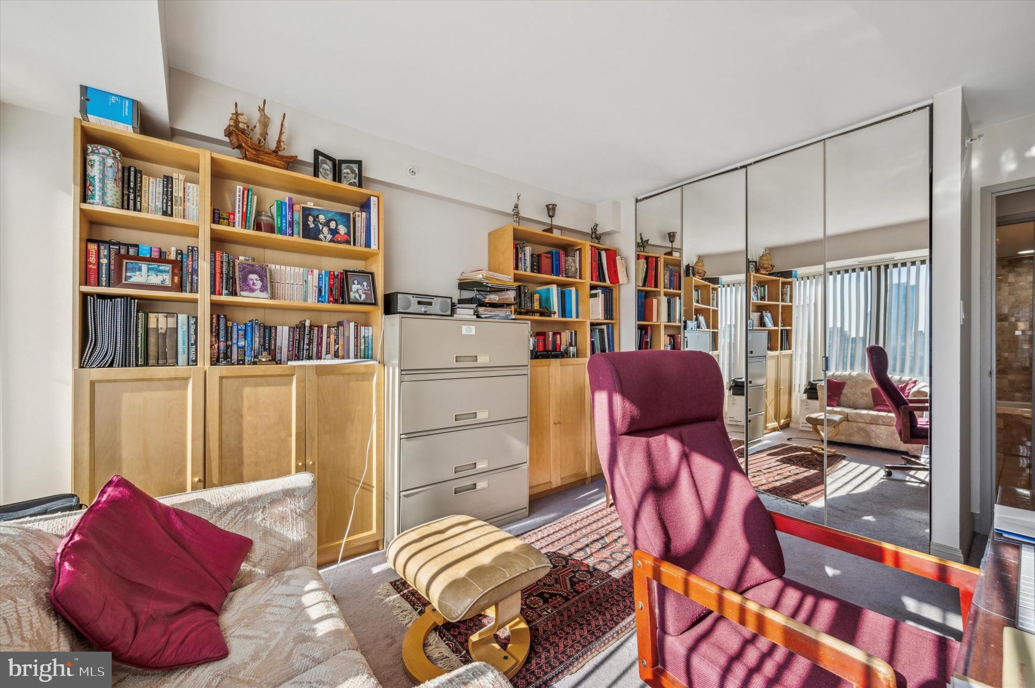 LOGAN SQUARE - Residential