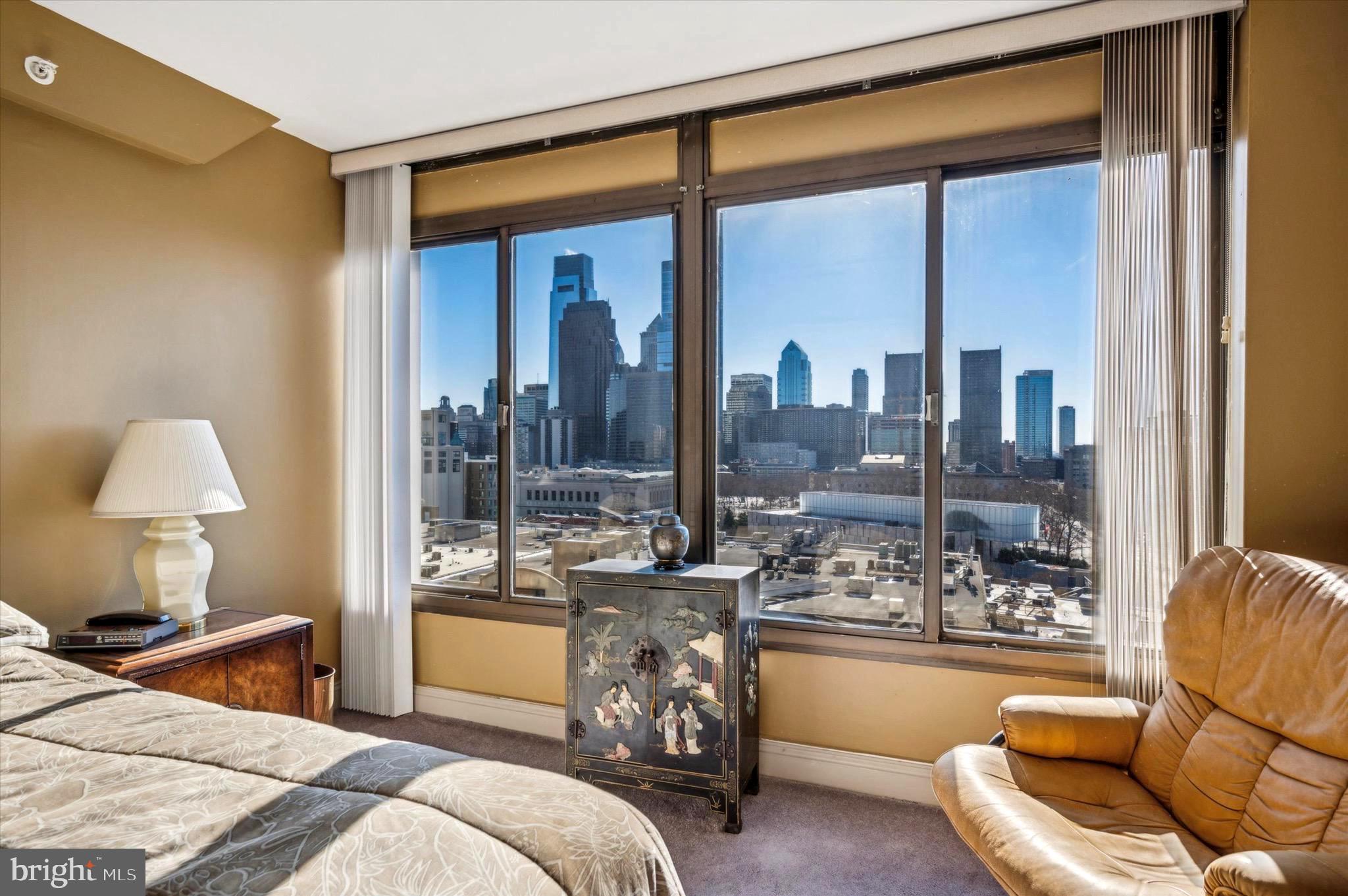 LOGAN SQUARE - Residential