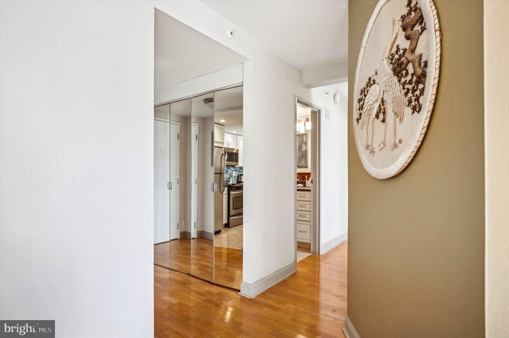 LOGAN SQUARE - Residential