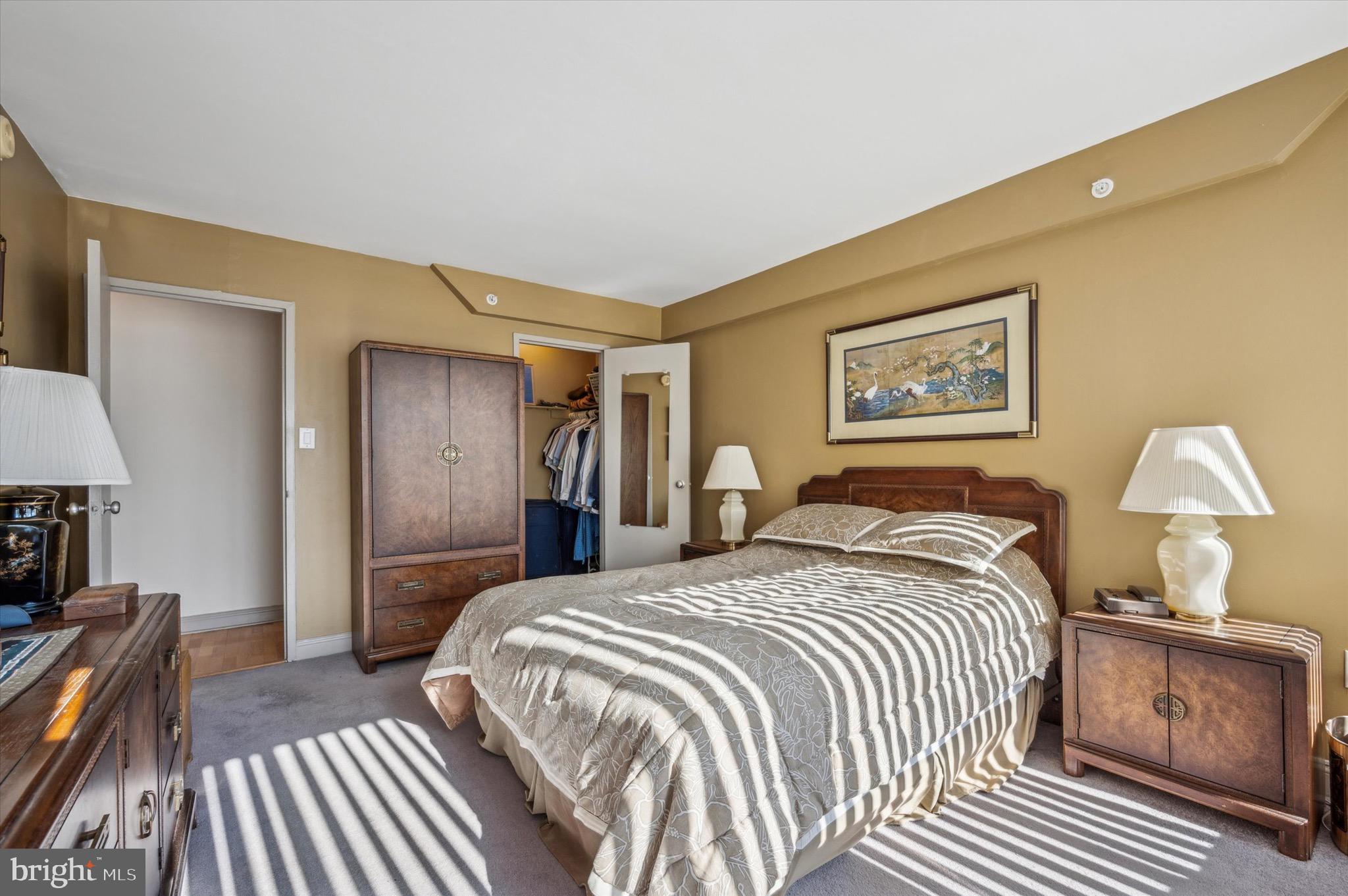 LOGAN SQUARE - Residential