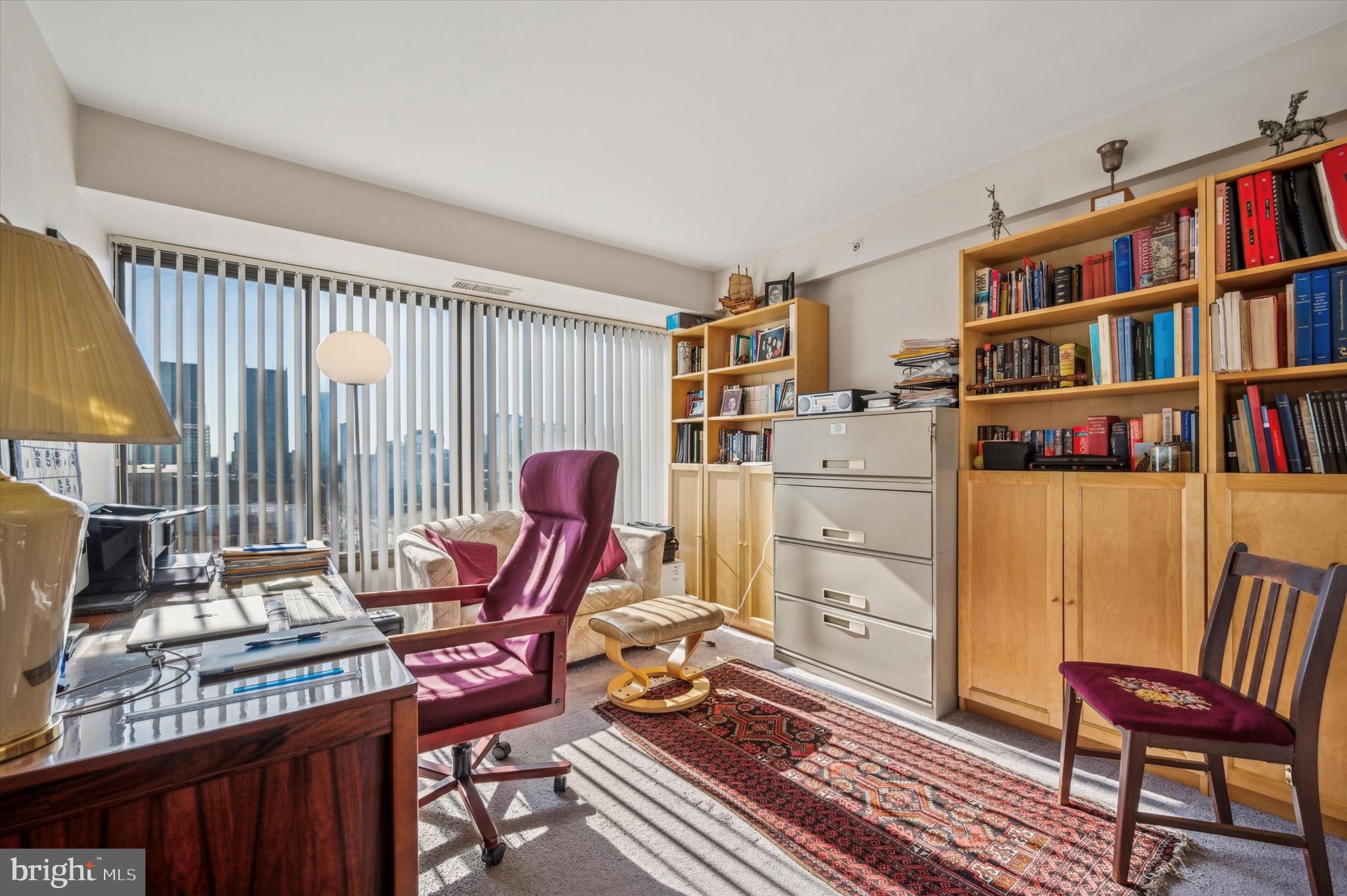 LOGAN SQUARE - Residential