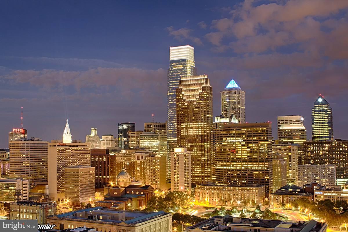 LOGAN SQUARE - Residential