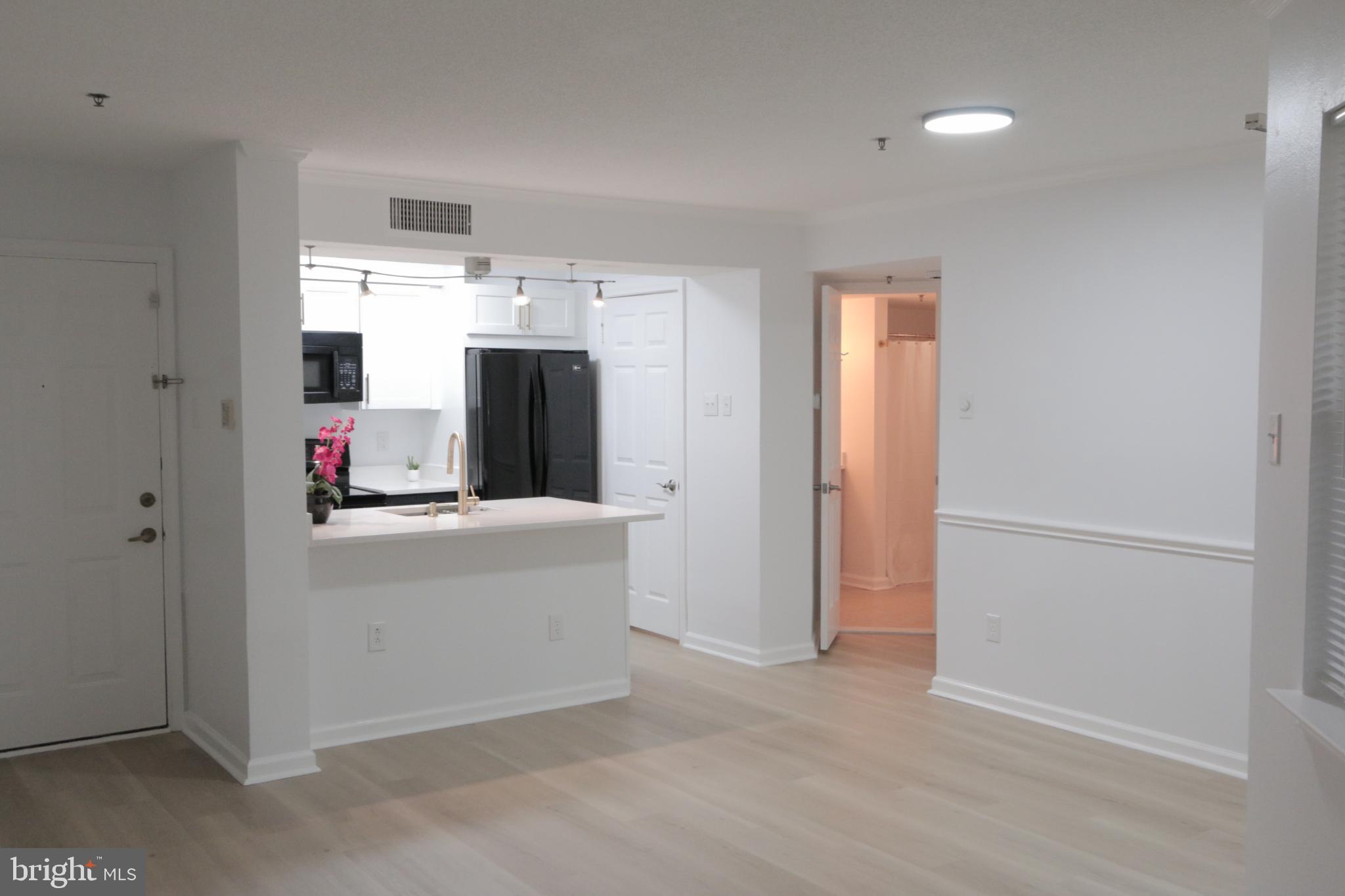 FOUNTAINS AT MCLEAN - Residential