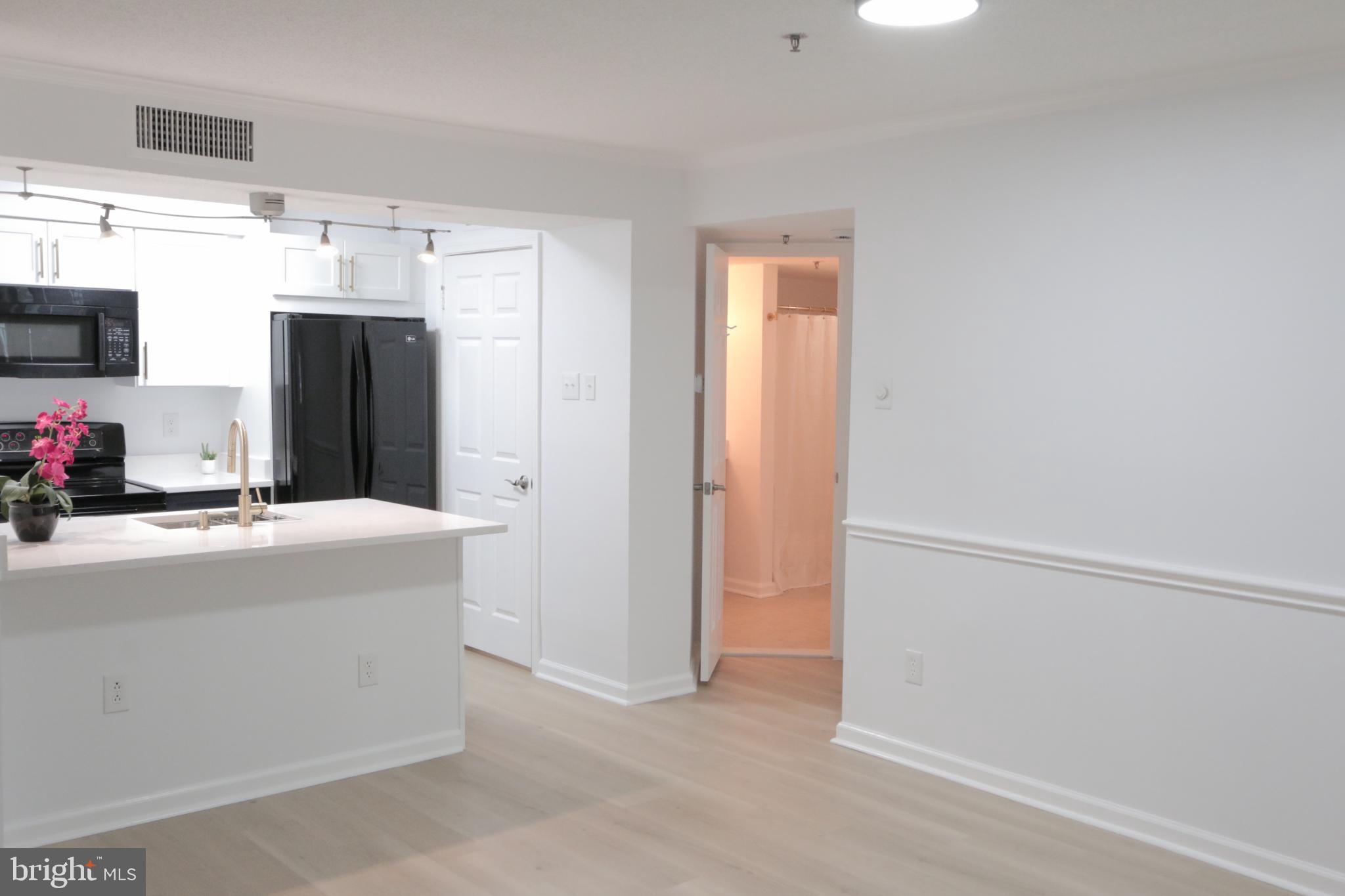 FOUNTAINS AT MCLEAN - Residential