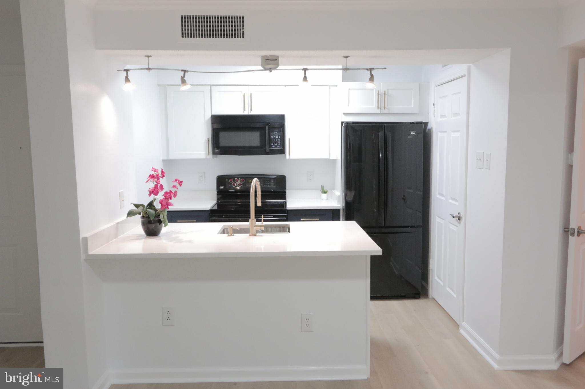 FOUNTAINS AT MCLEAN - Residential