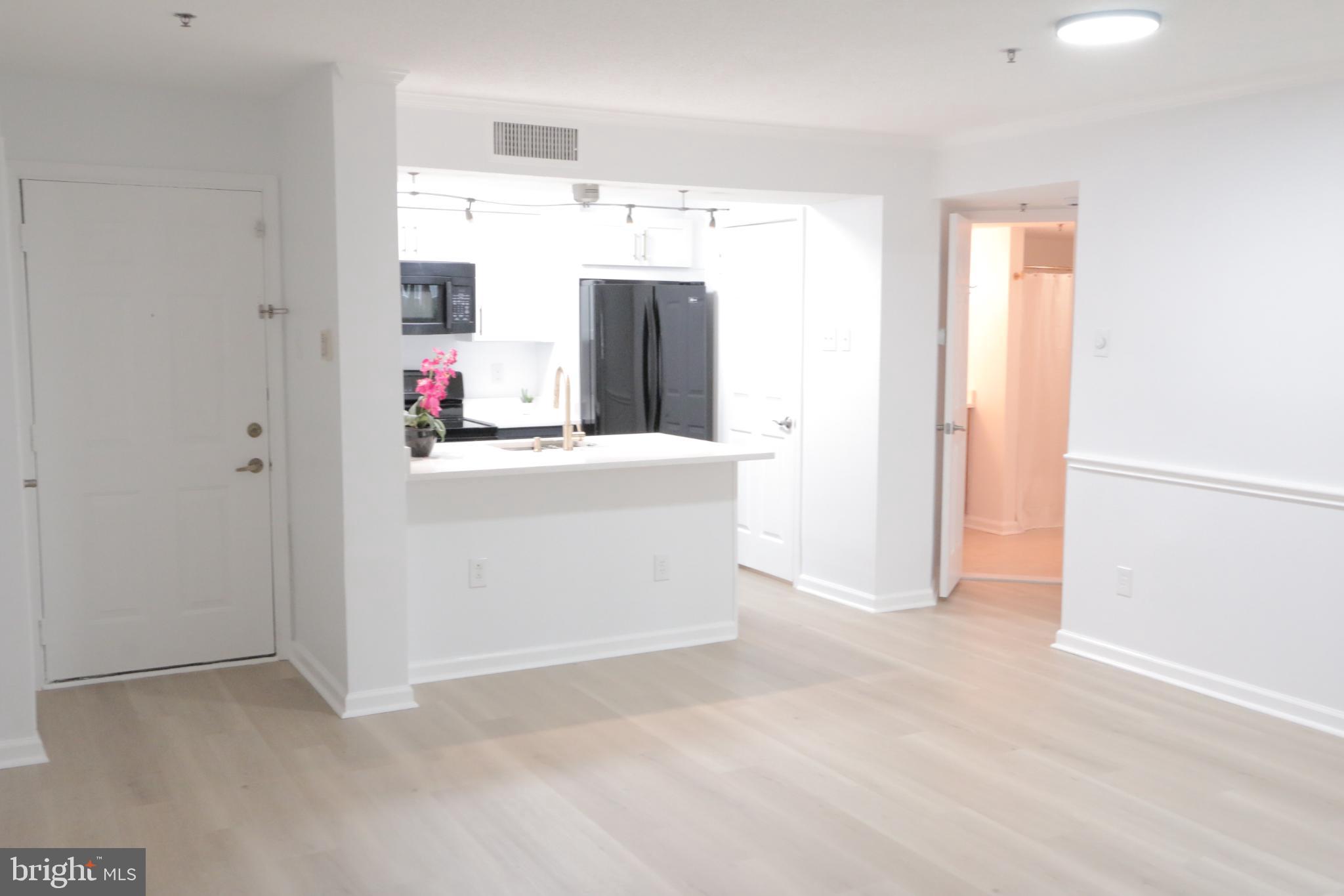 FOUNTAINS AT MCLEAN - Residential