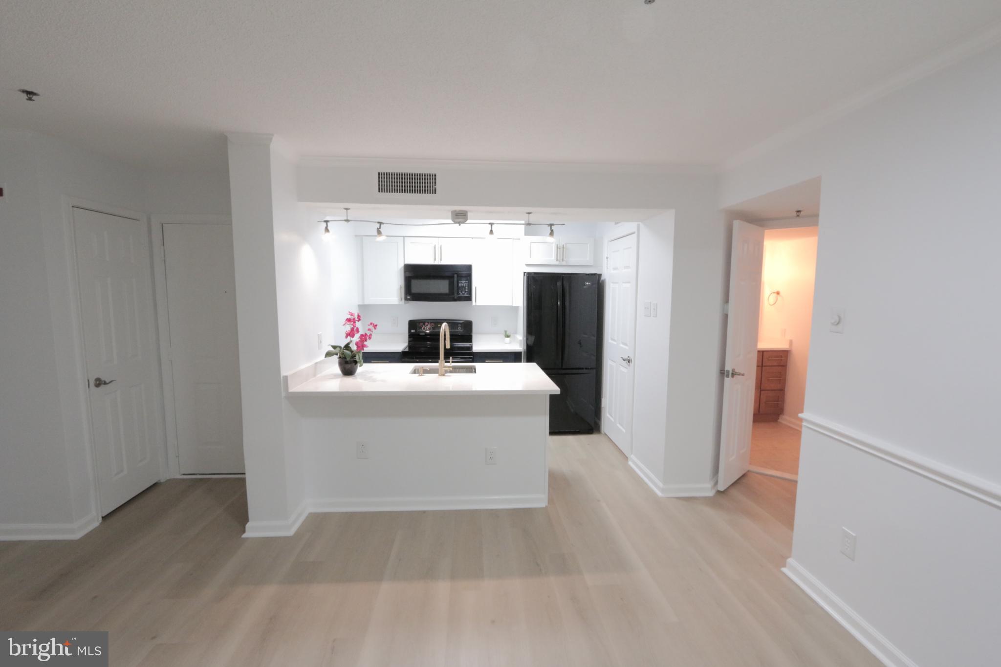 FOUNTAINS AT MCLEAN - Residential