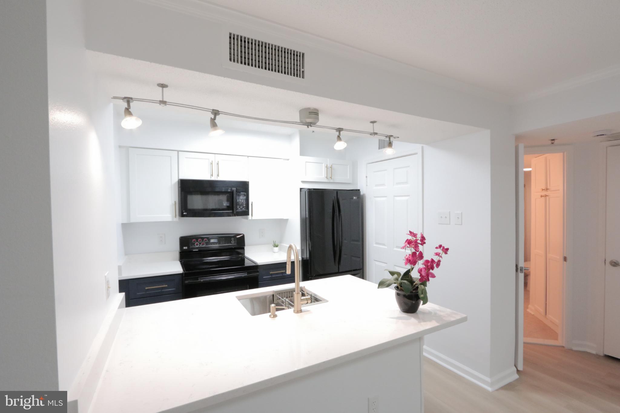 FOUNTAINS AT MCLEAN - Residential