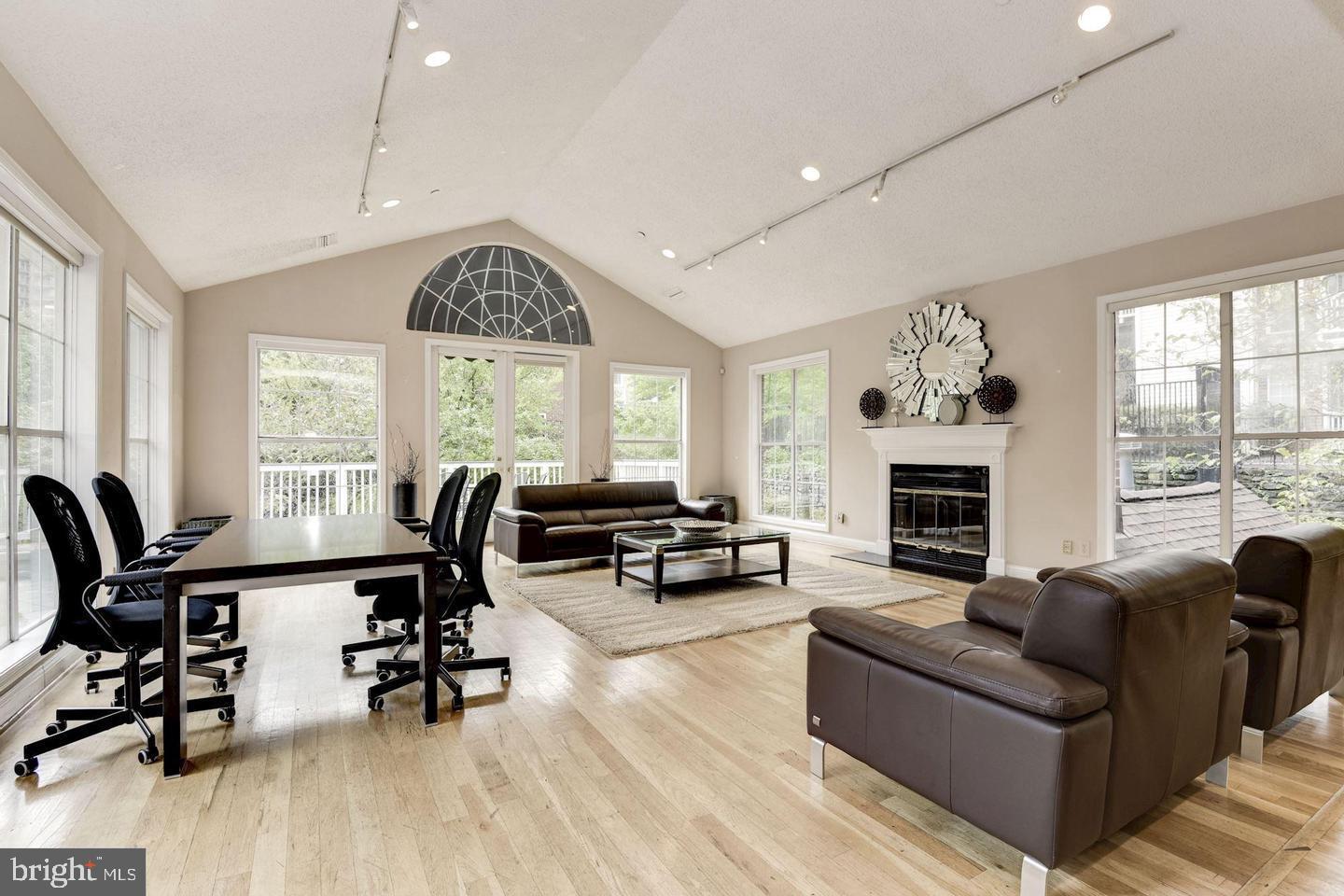 FOUNTAINS AT MCLEAN - Residential