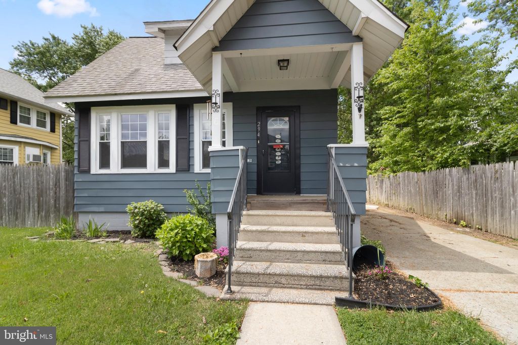 Photo of 294 Jefferson Street, CARNEYS POINT, NJ 08069 (MLS # NJSA2016316)