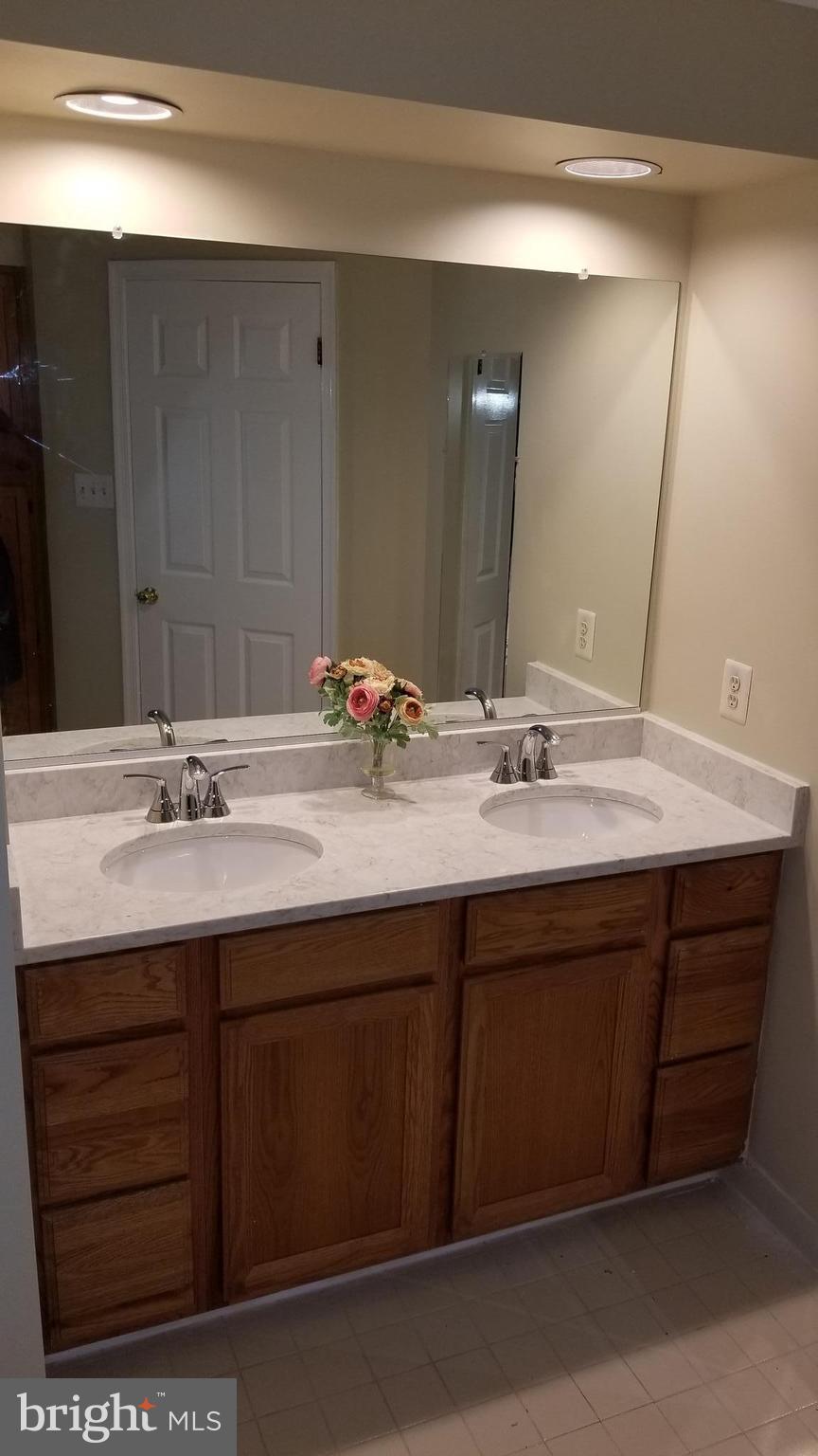 NEWBRIDGE PLAT SIX - Residential Lease