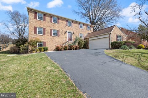 Photo of 9921 Bedfordshire Court, POTOMAC, MD 20854 (MLS # MDMC2169780)