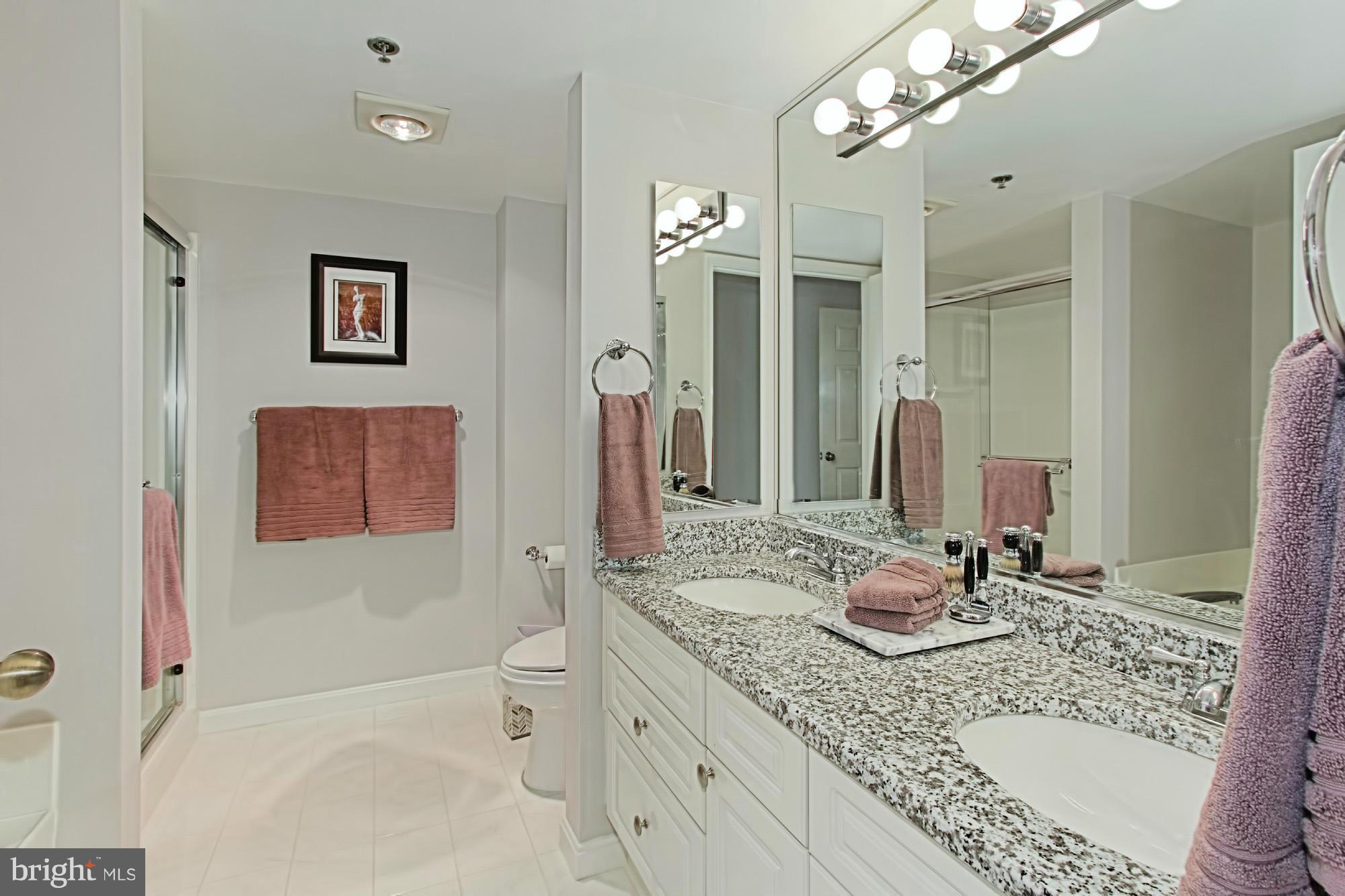 CARLYLE TOWERS - Residential