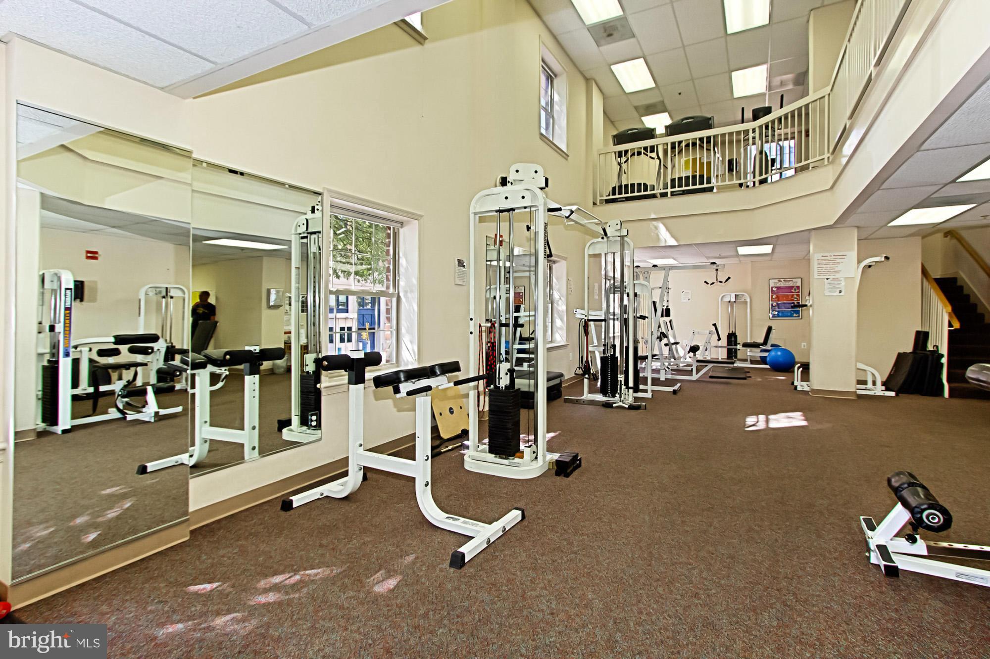 CARLYLE TOWERS - Residential