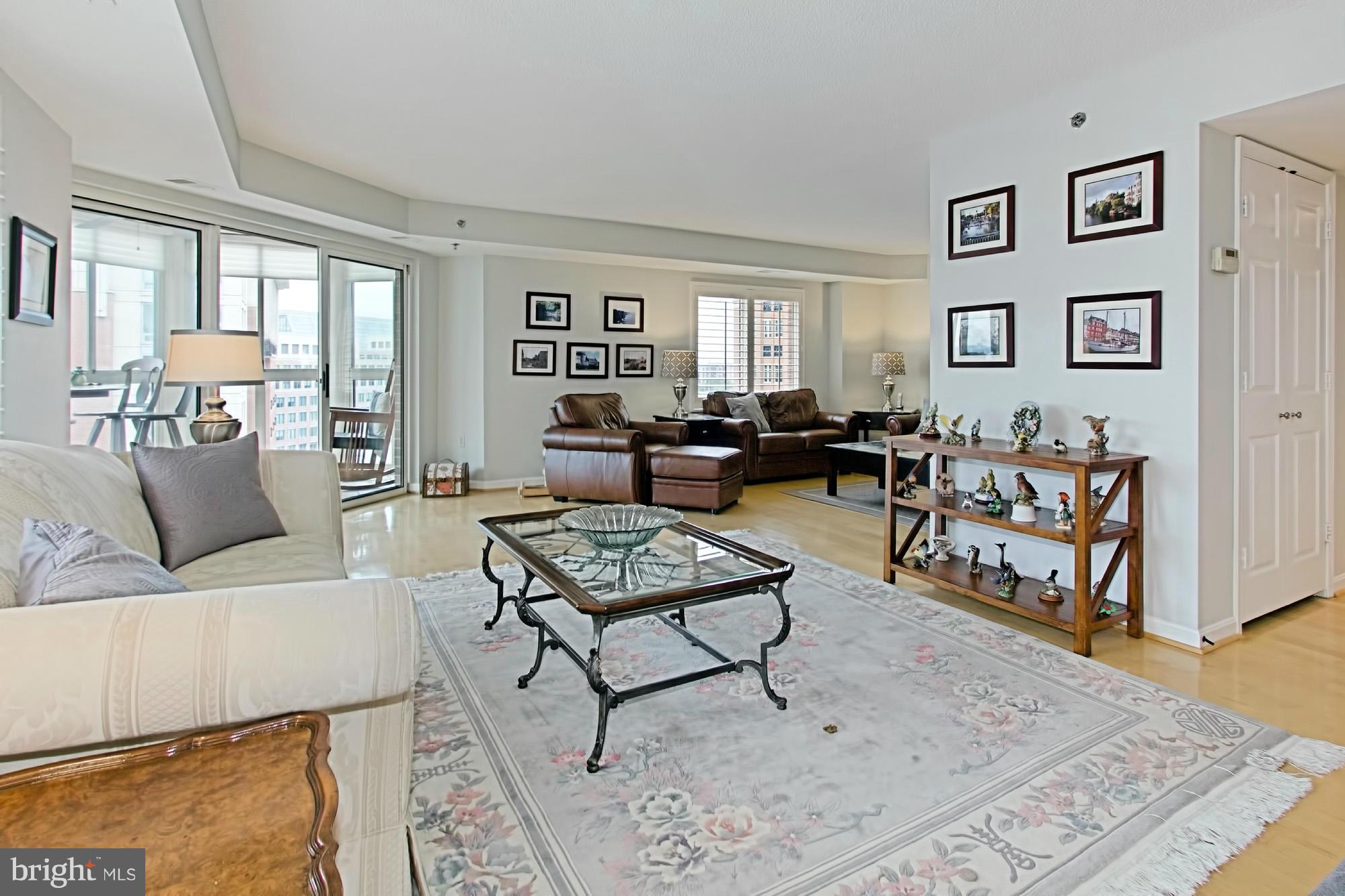 CARLYLE TOWERS - Residential