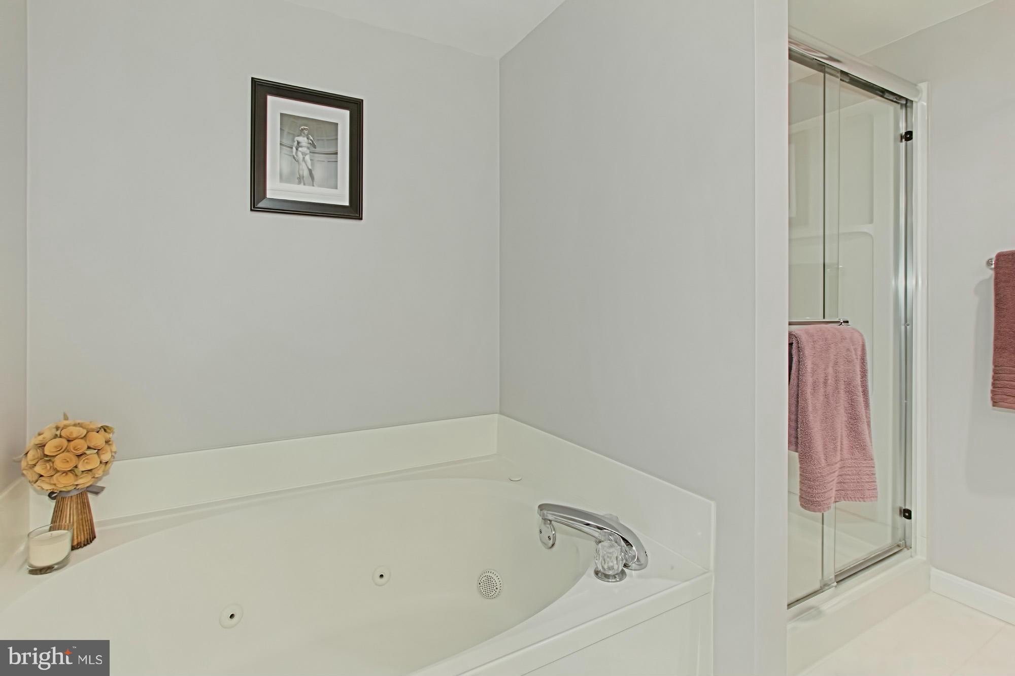 CARLYLE TOWERS - Residential