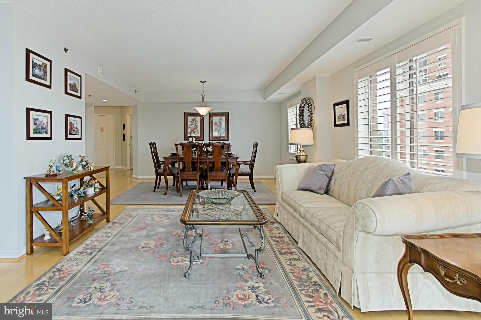 CARLYLE TOWERS - Residential