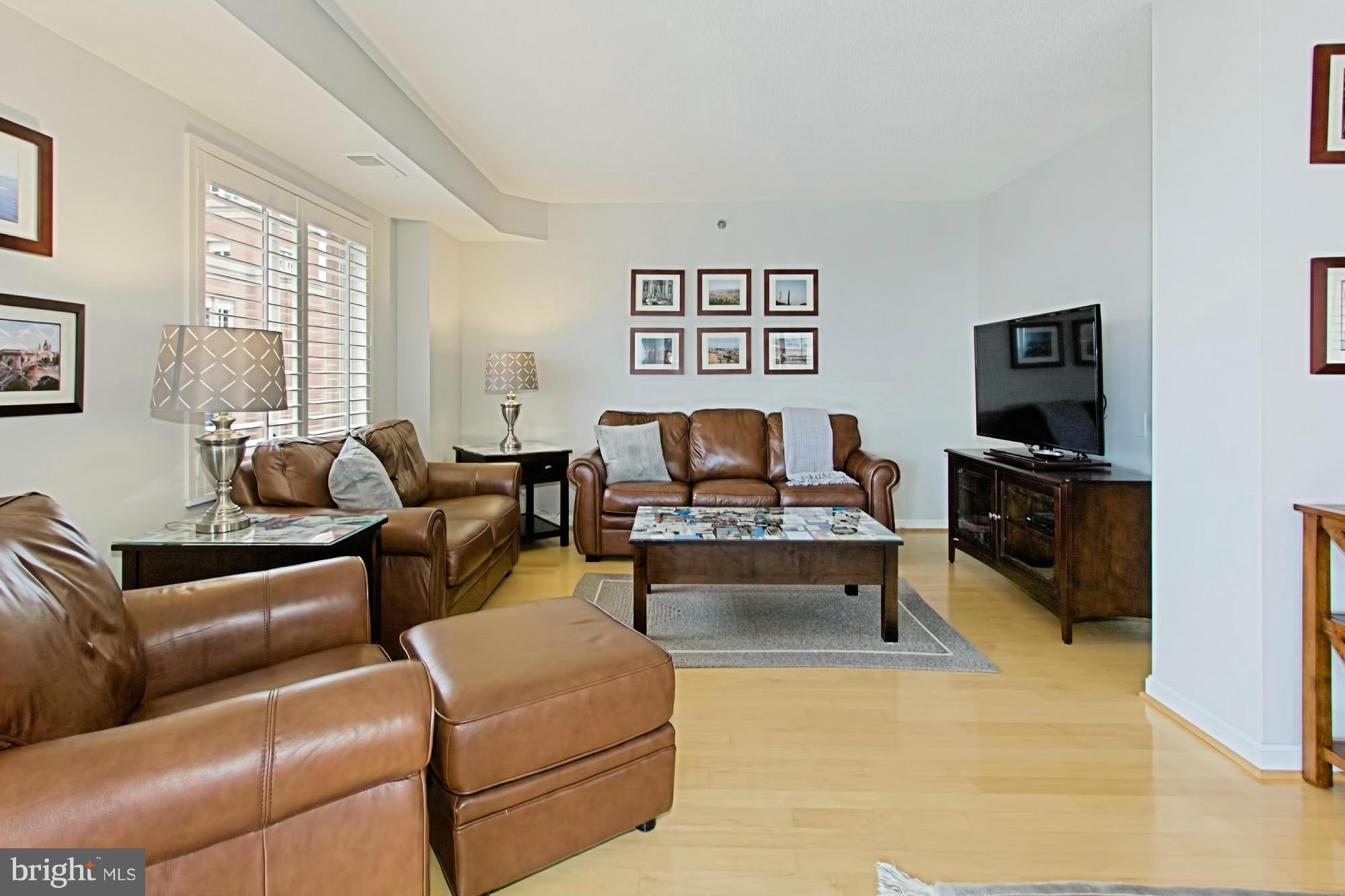 CARLYLE TOWERS - Residential