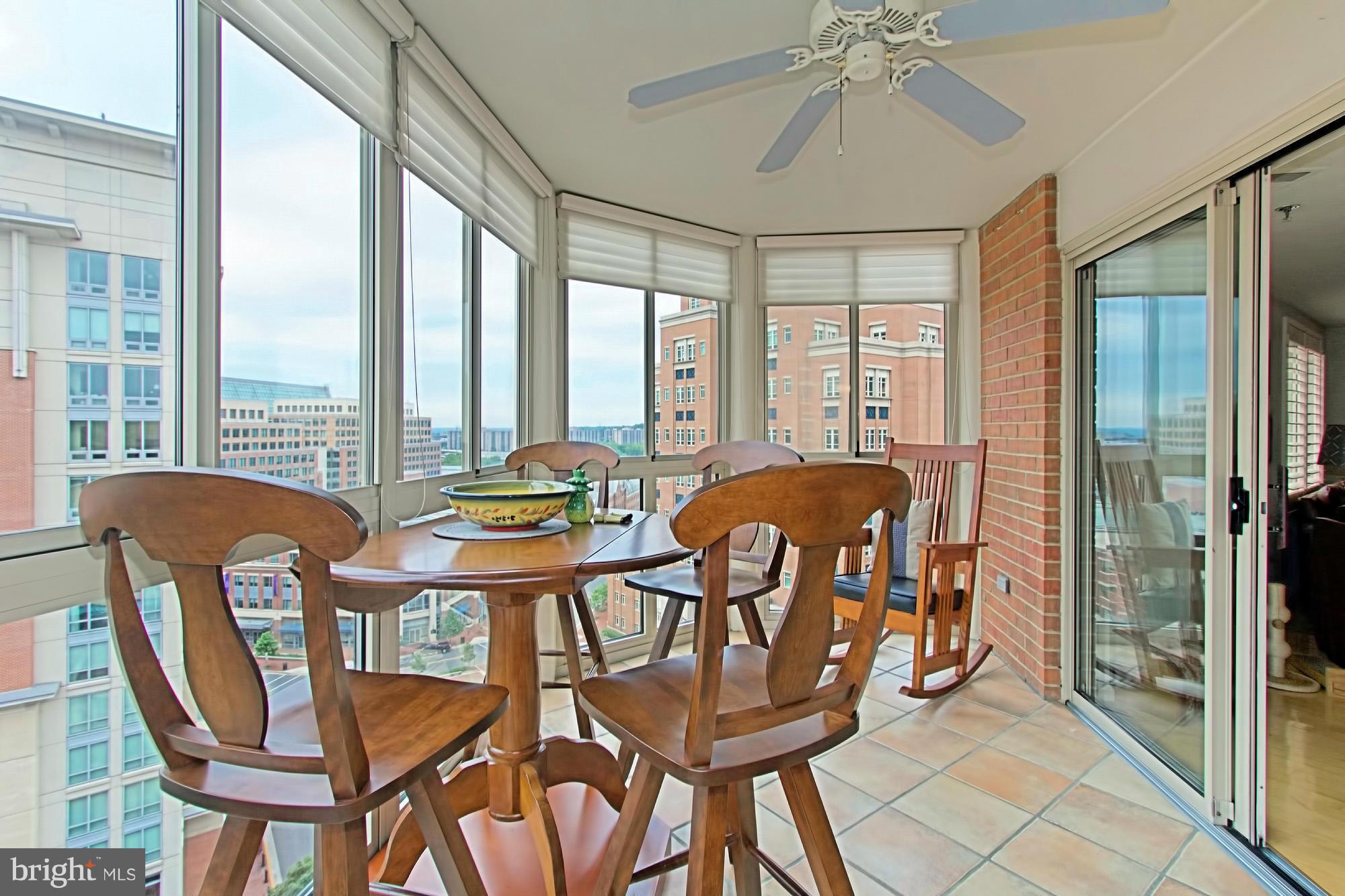 CARLYLE TOWERS - Residential