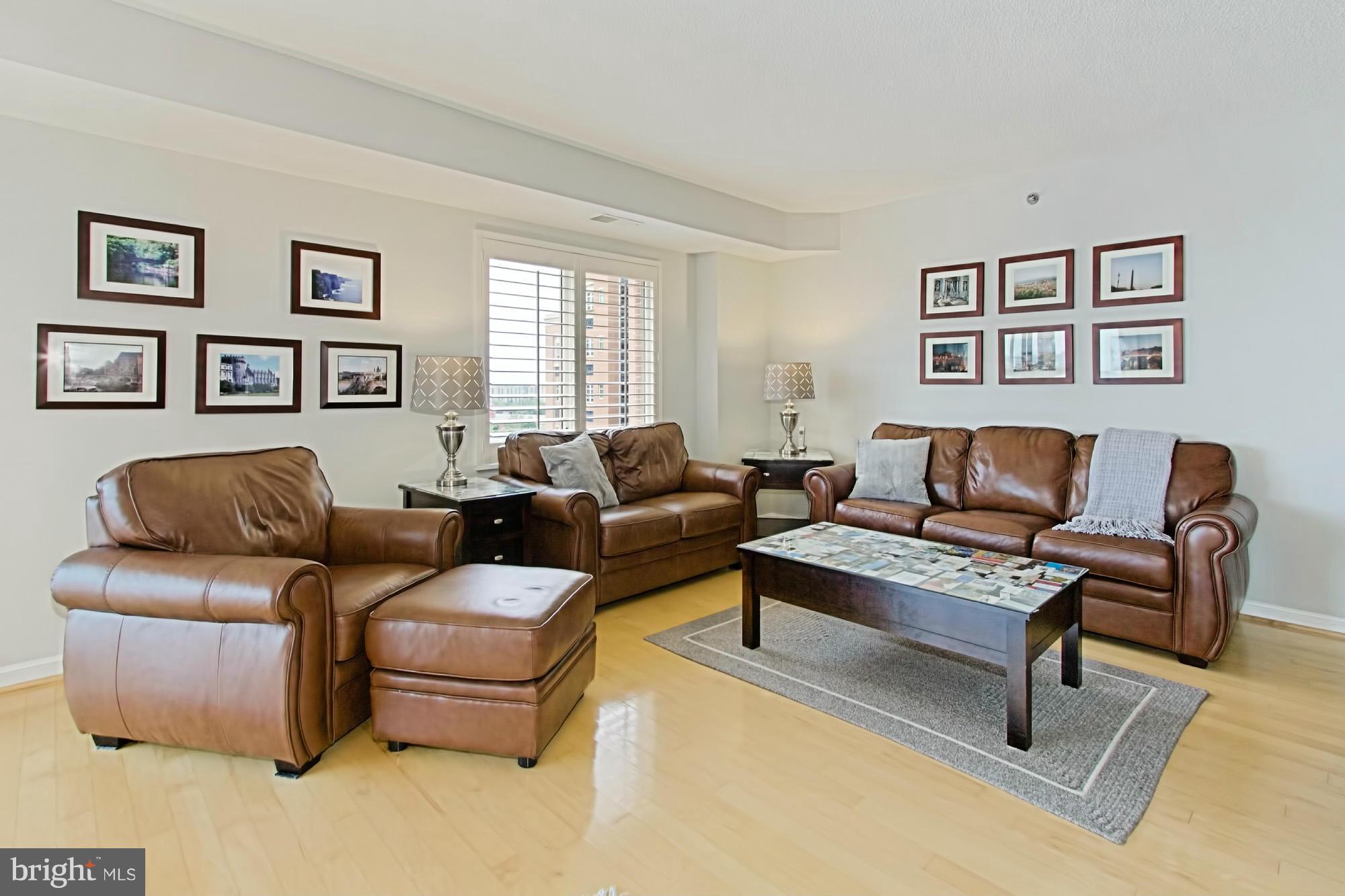 CARLYLE TOWERS - Residential