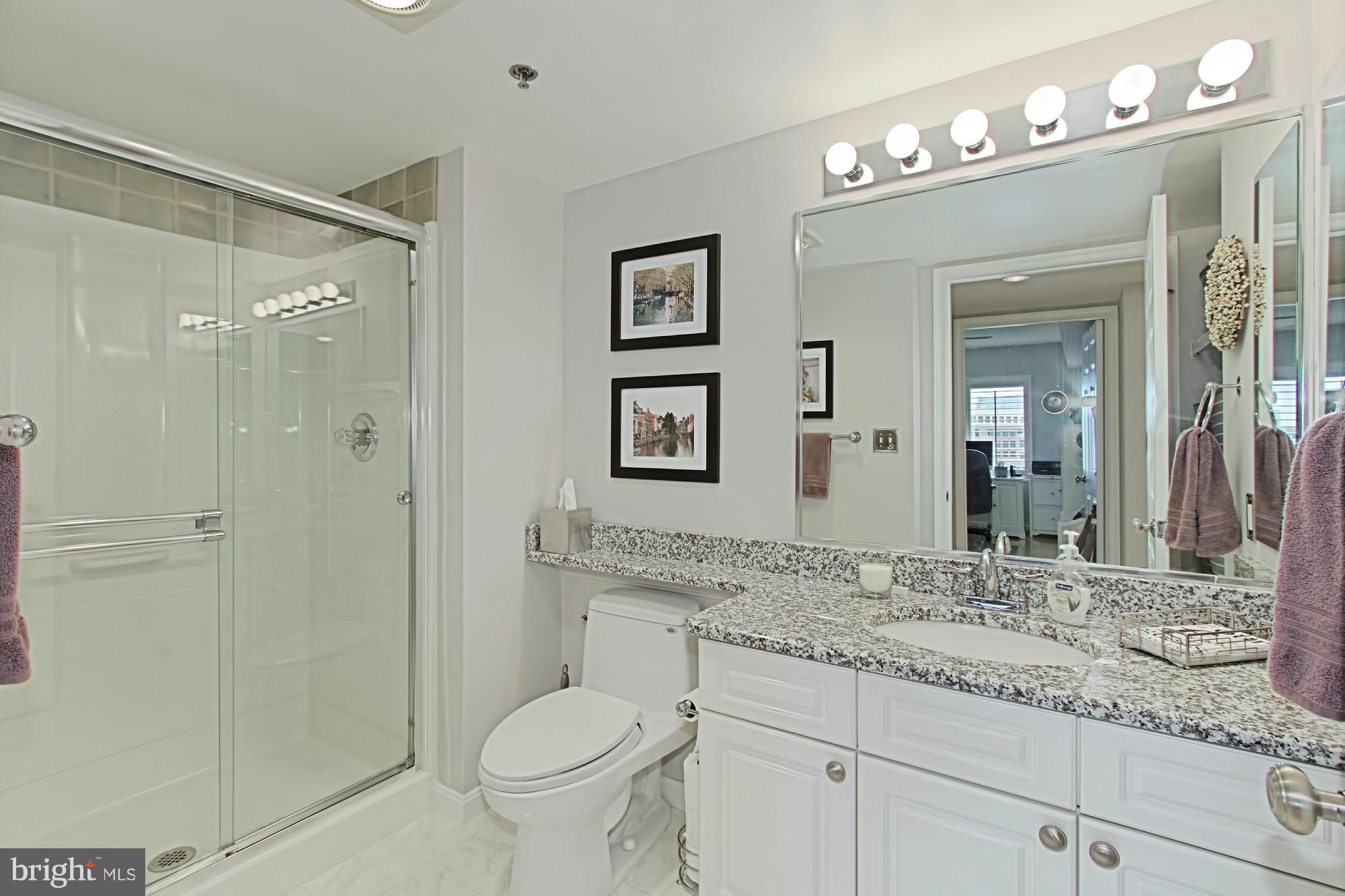 CARLYLE TOWERS - Residential