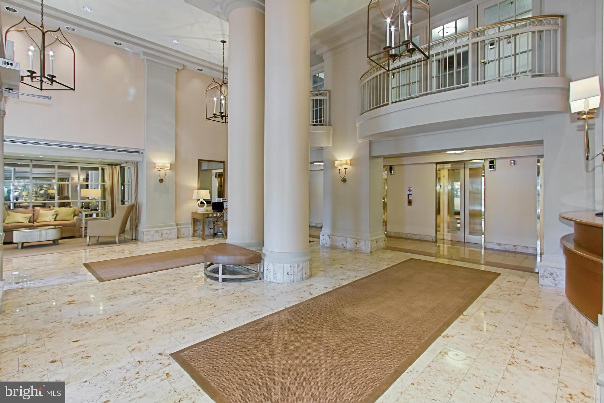 CARLYLE TOWERS - Residential