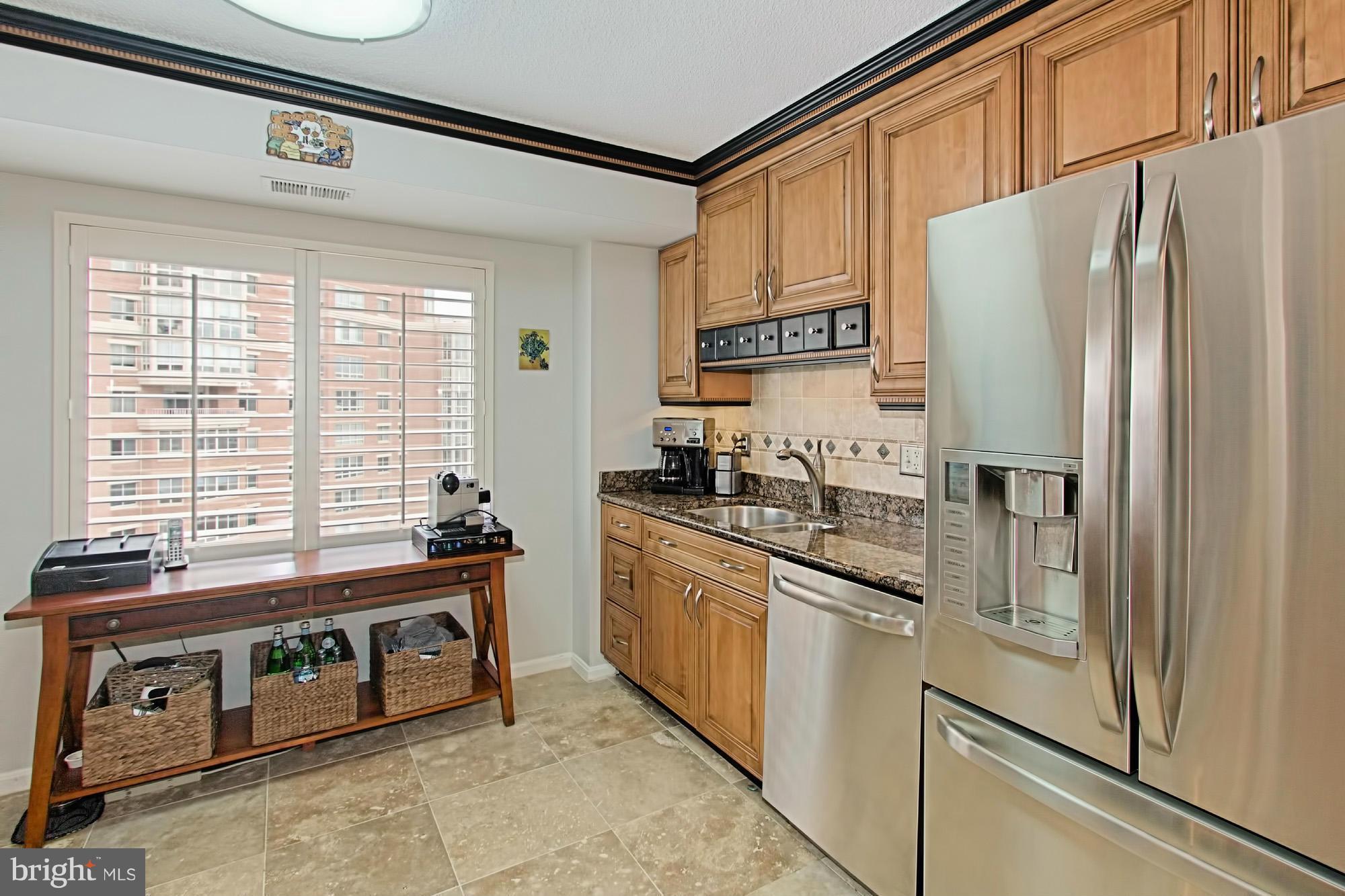 CARLYLE TOWERS - Residential