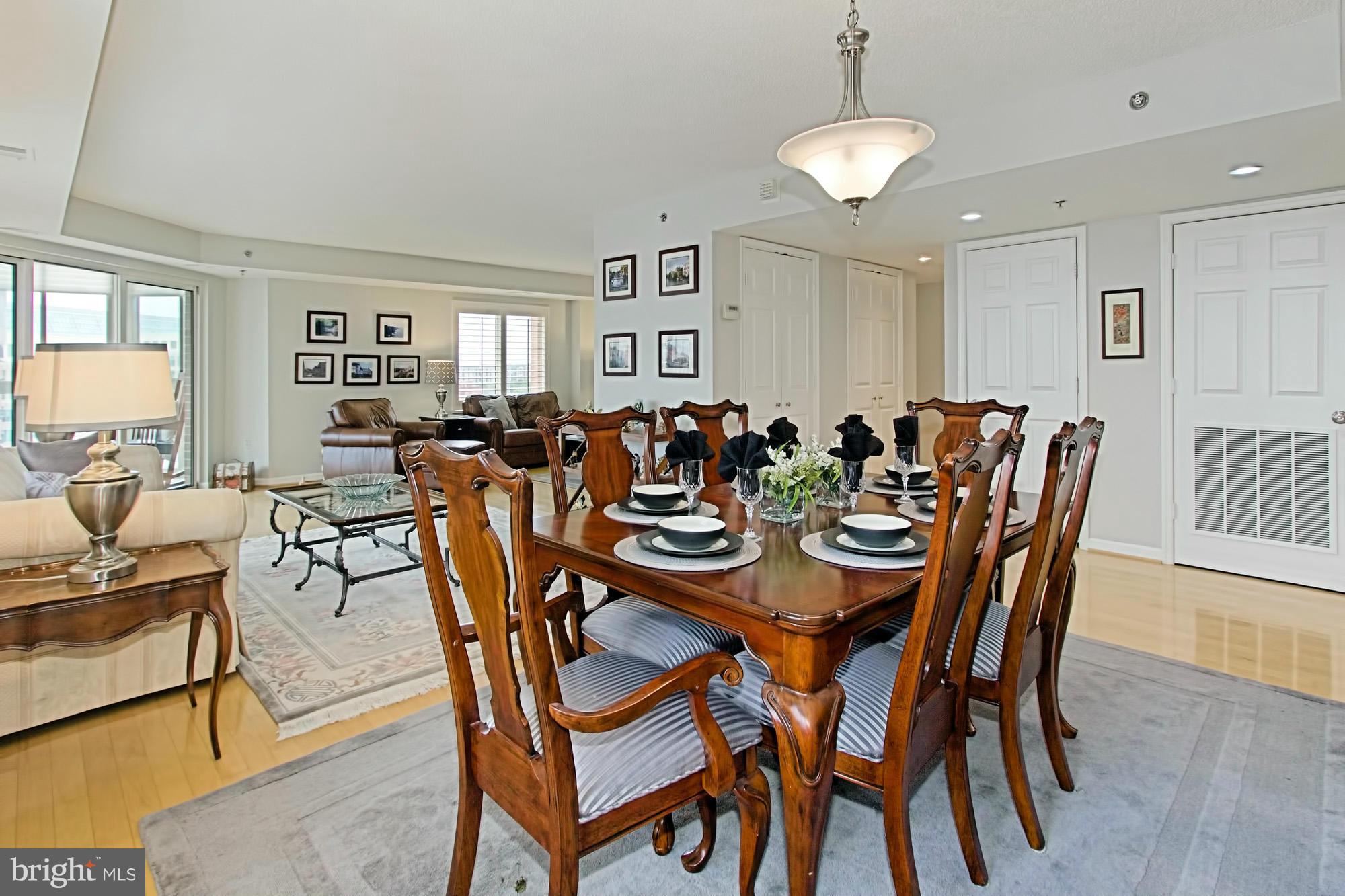 CARLYLE TOWERS - Residential