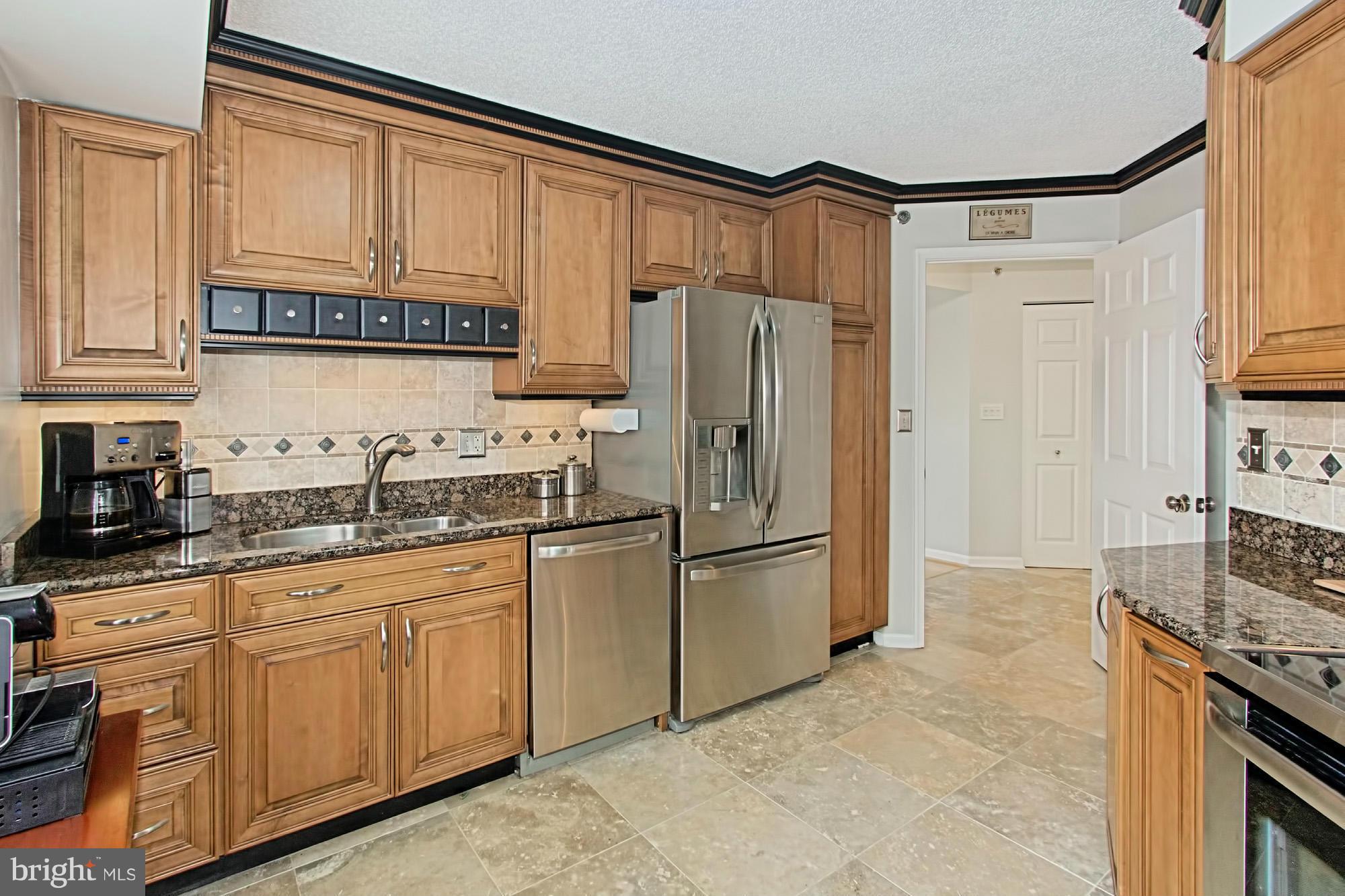 CARLYLE TOWERS - Residential