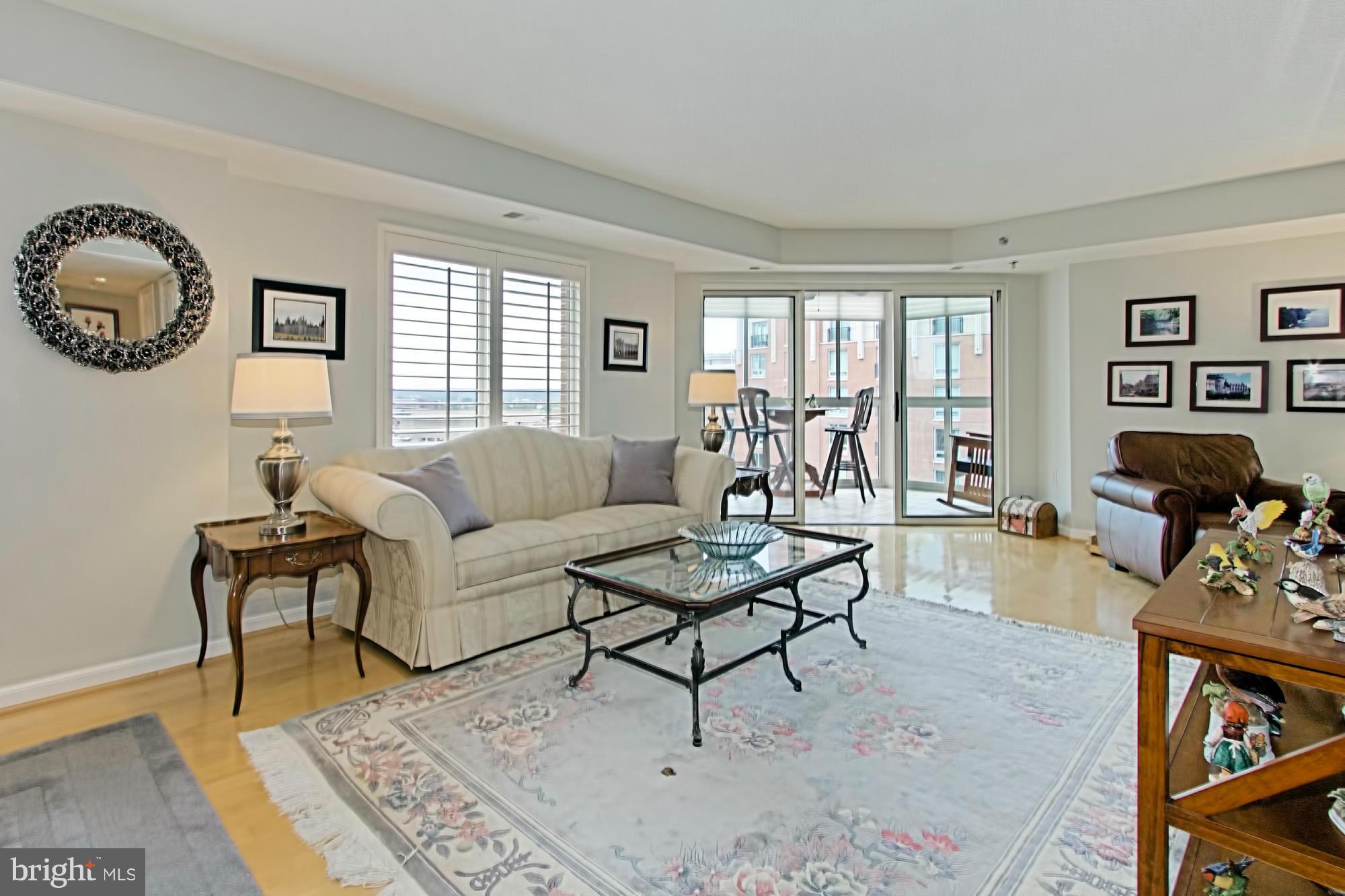 CARLYLE TOWERS - Residential